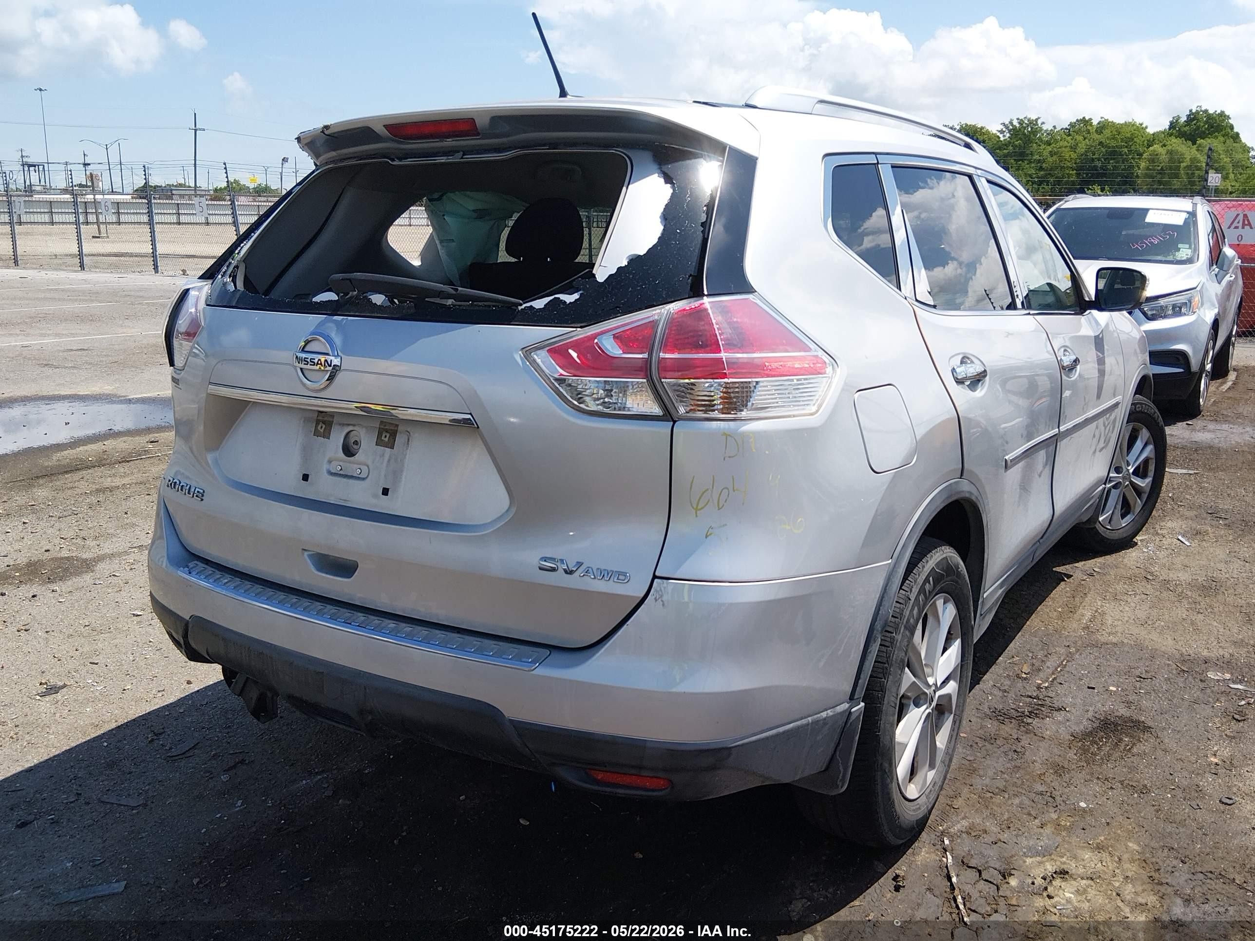 2015 Nissan Rogue Sv Silver vin: KNMAT2MV0FP560694