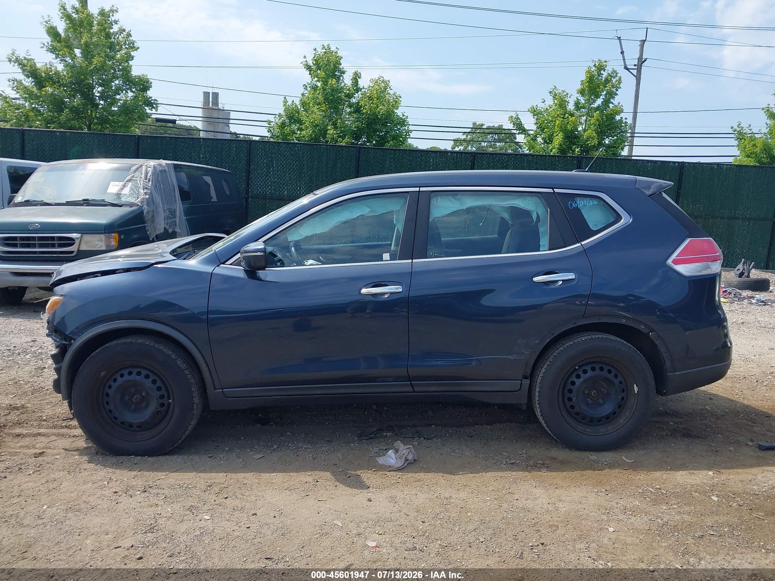 2015 Nissan Rogue S Blue vin: KNMAT2MV0FP568424