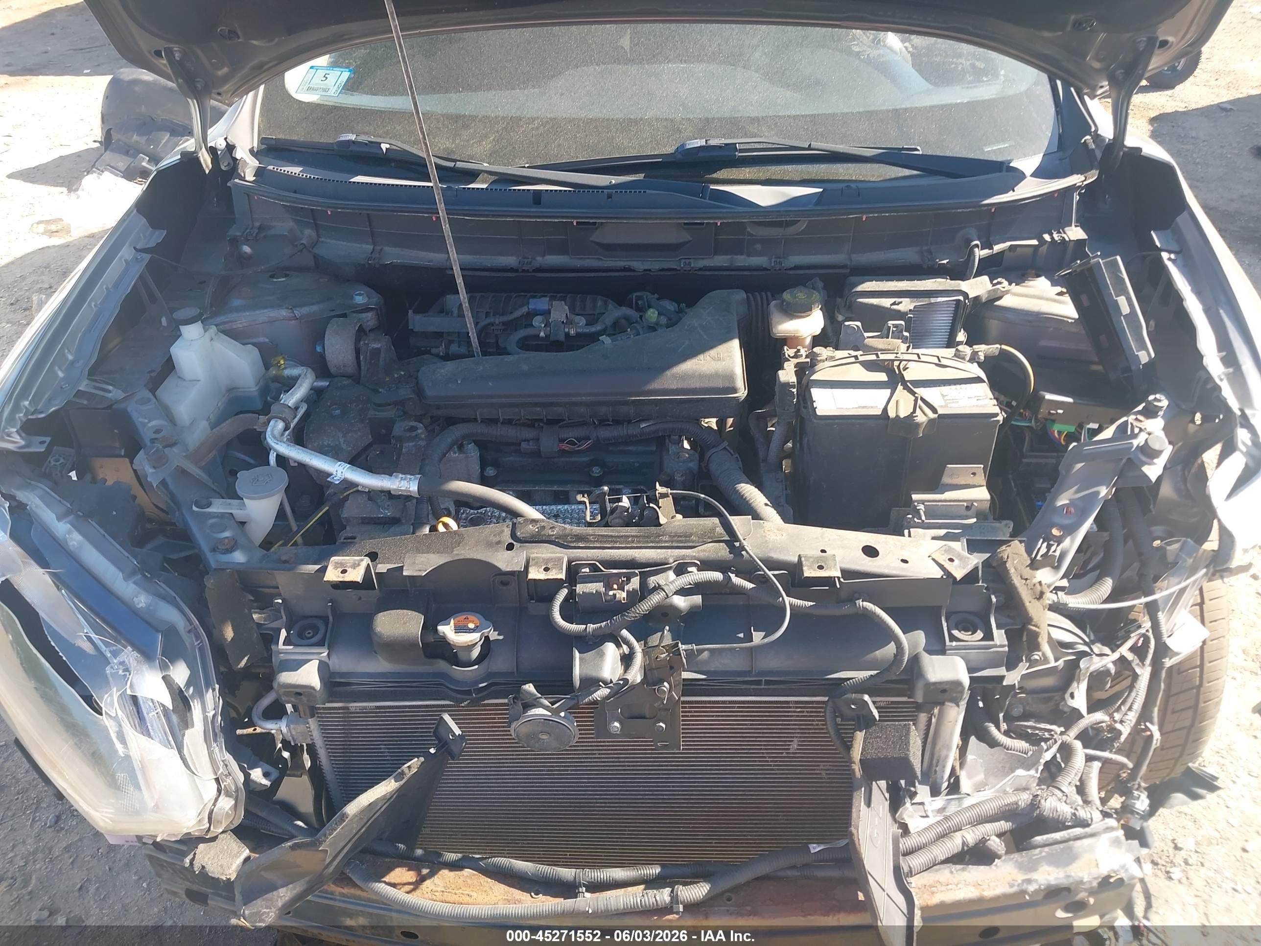 2015 Nissan Rogue Sv Silver vin: KNMAT2MV1FP520253