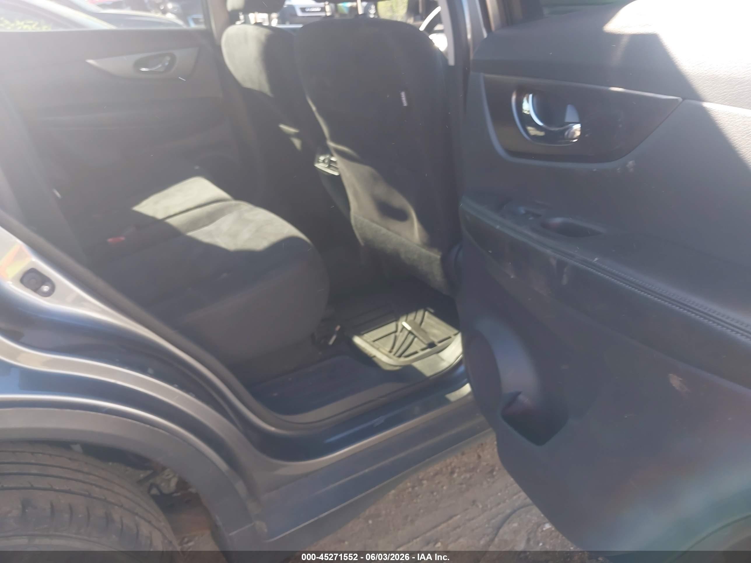 2015 Nissan Rogue Sv Silver vin: KNMAT2MV1FP520253