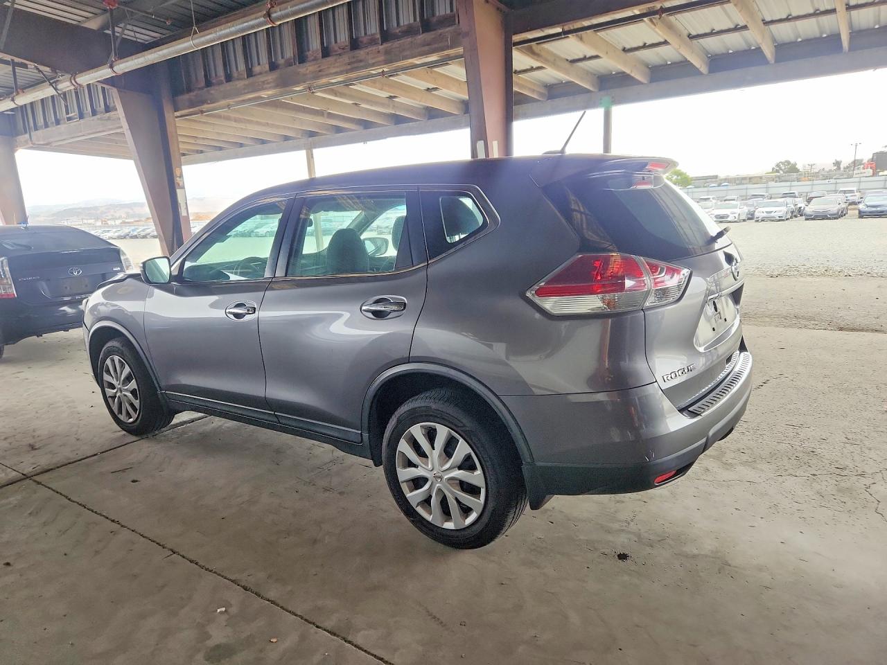 2015 Nissan Rogue S Gray vin: KNMAT2MV1FP527882