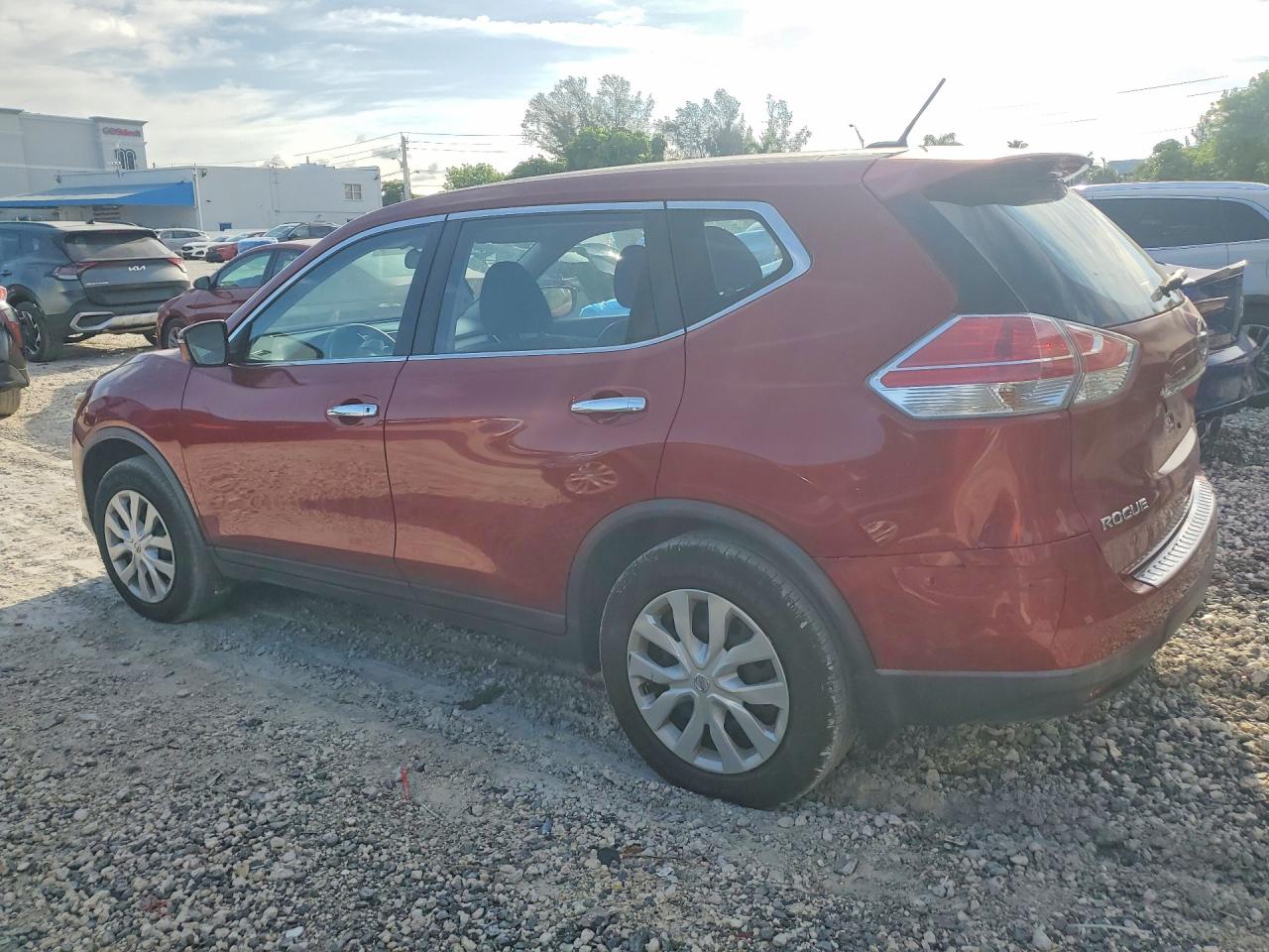 2015 Nissan Rogue S Красный vin: KNMAT2MV1FP549008