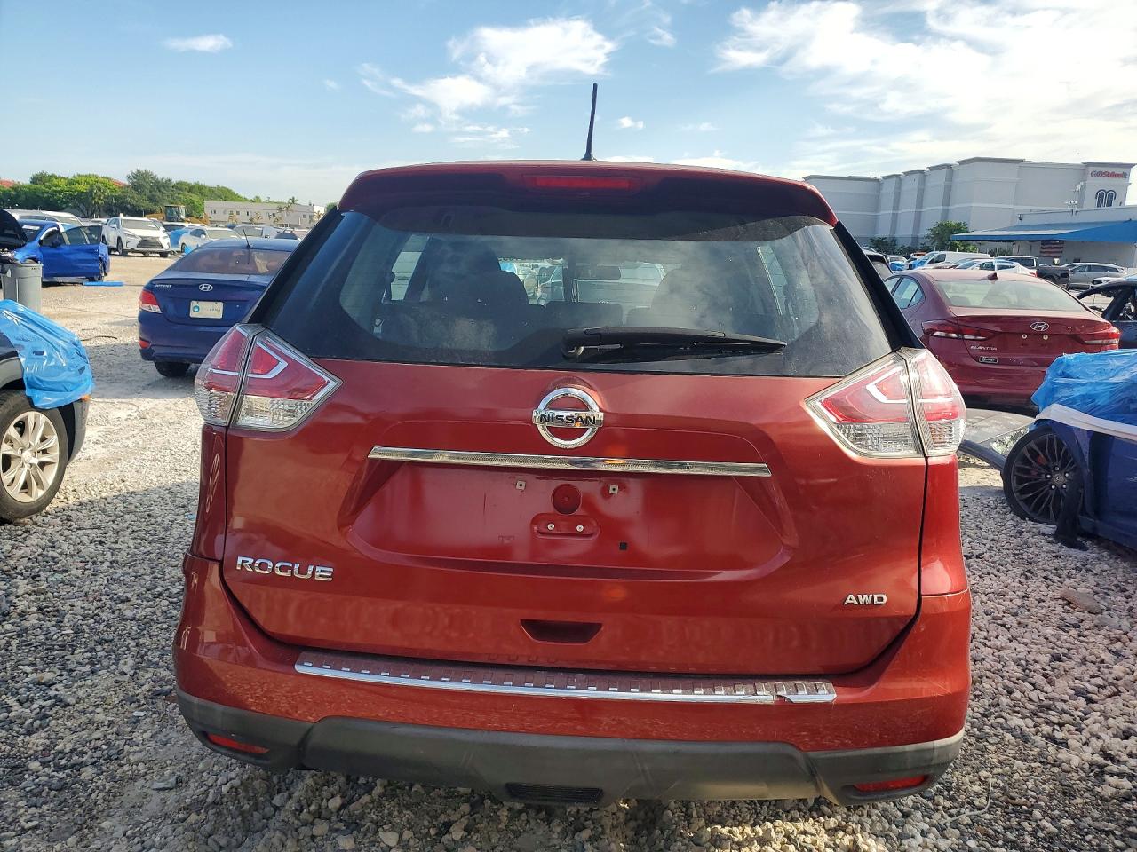 2015 Nissan Rogue S Красный vin: KNMAT2MV1FP549008