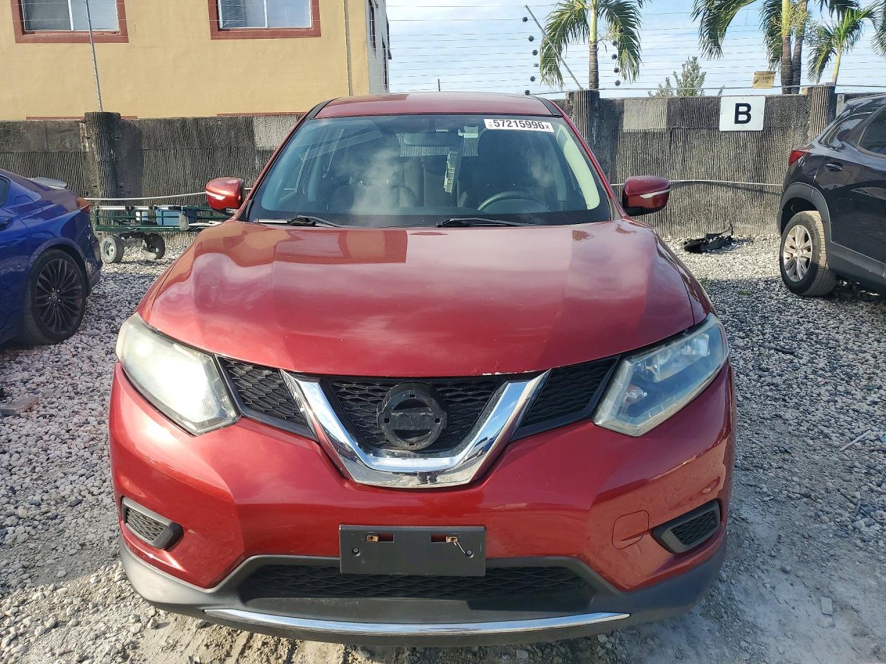 2015 Nissan Rogue S Красный vin: KNMAT2MV1FP549008