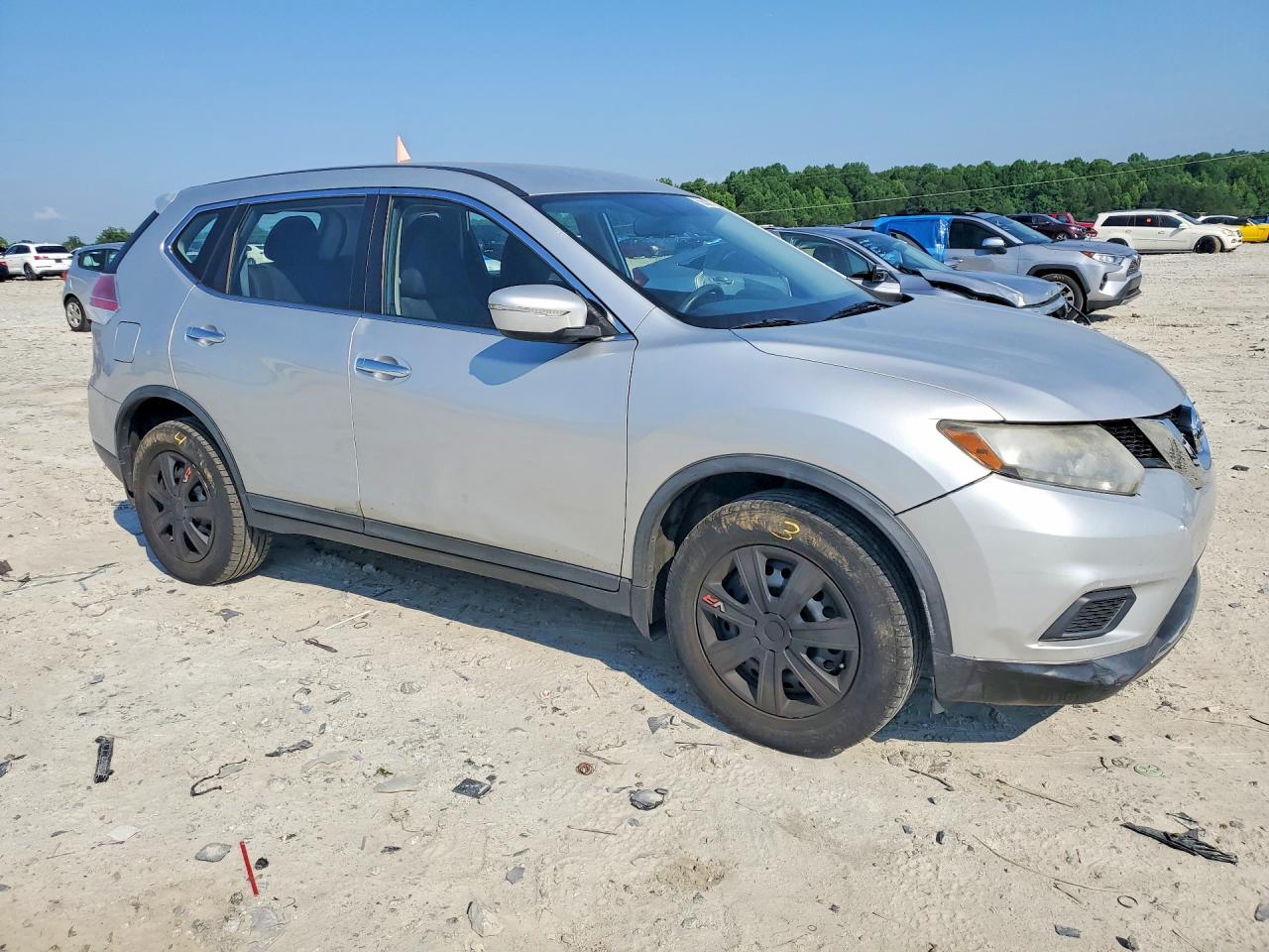 2015 Nissan Rogue S Серебряный vin: KNMAT2MV1FP561031