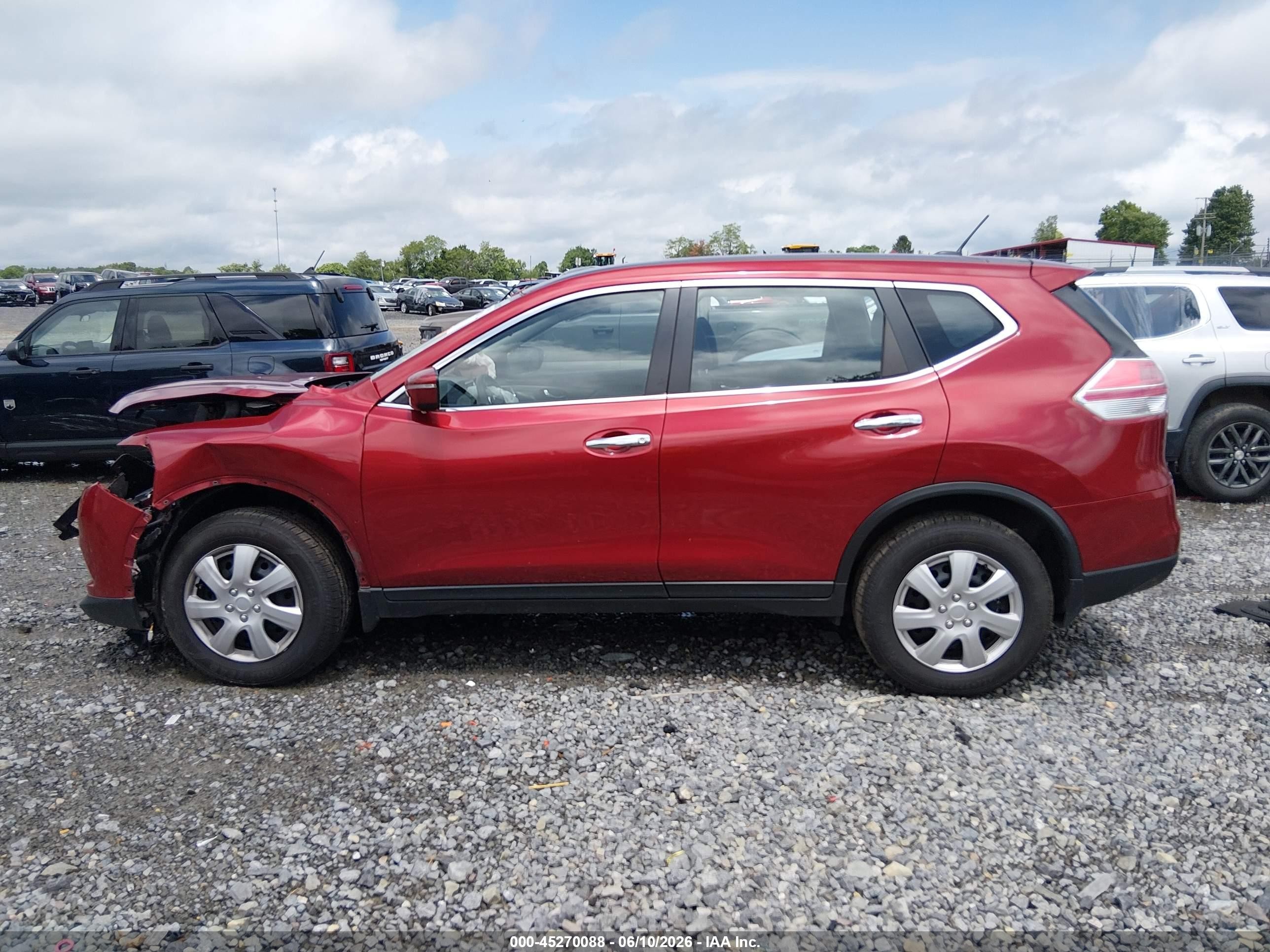 2015 Nissan Rogue S Red vin: KNMAT2MV1FP572210