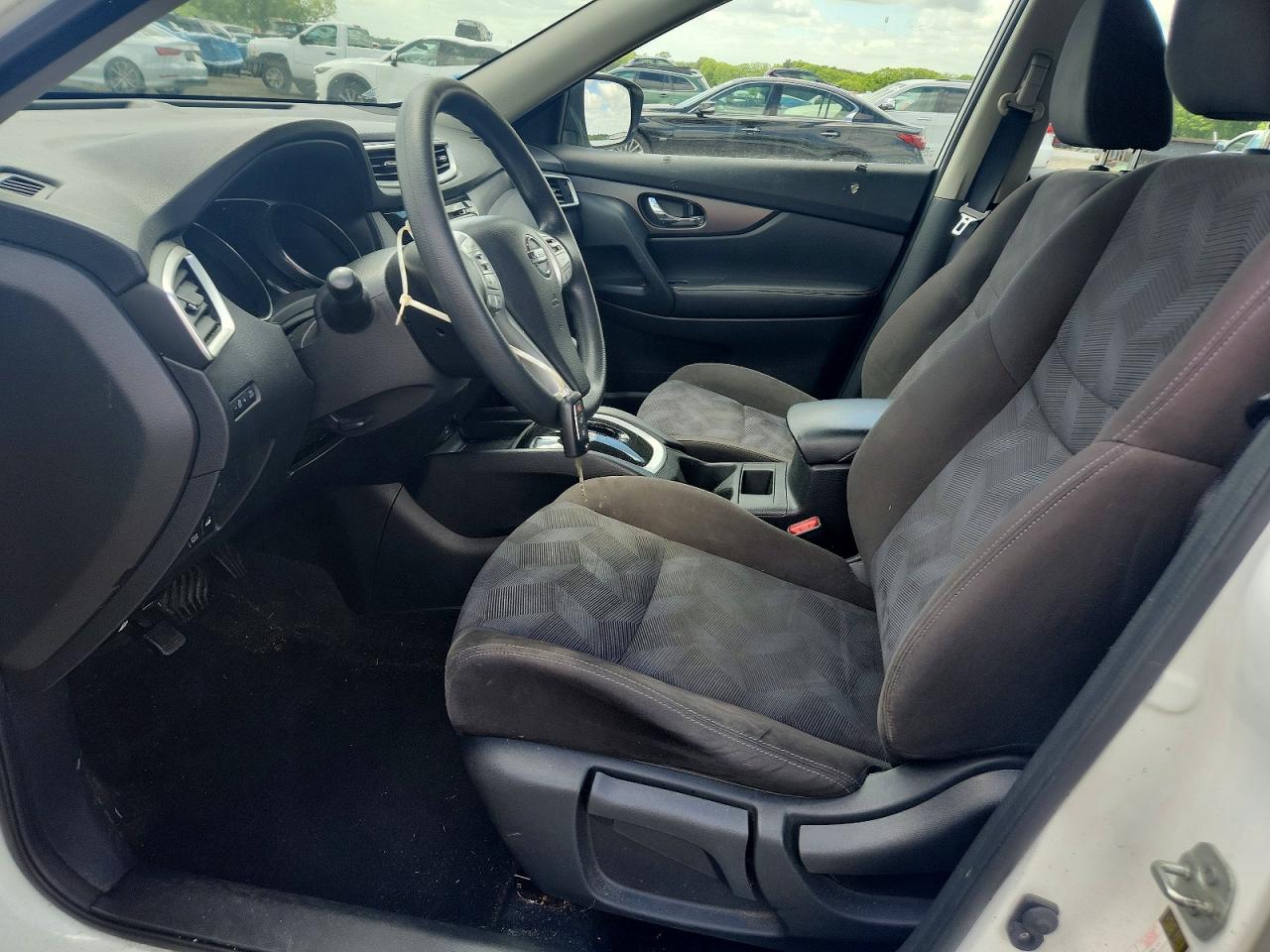 2015 Nissan Rogue S Белый vin: KNMAT2MV1FP573132