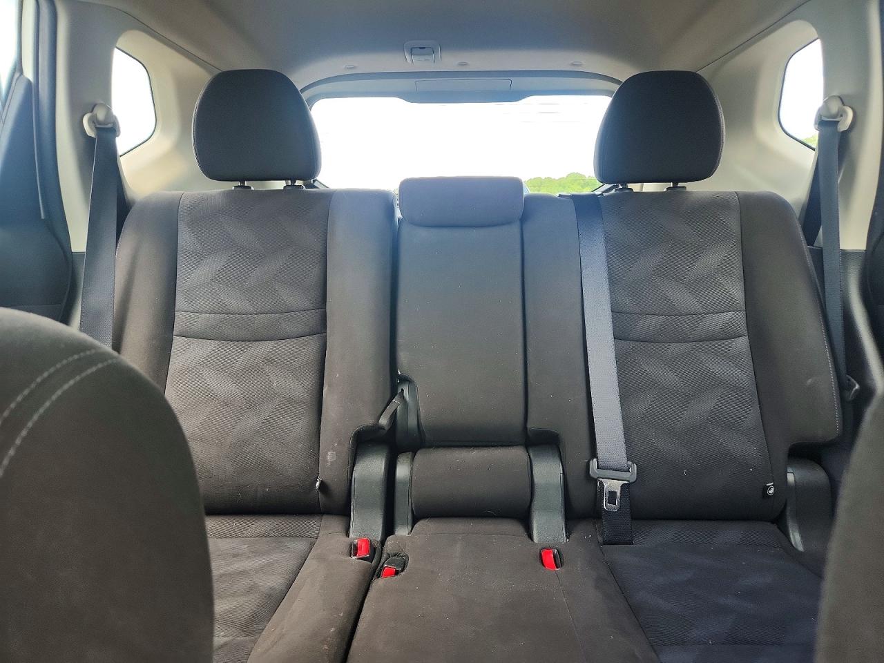 2015 Nissan Rogue S Белый vin: KNMAT2MV1FP573132