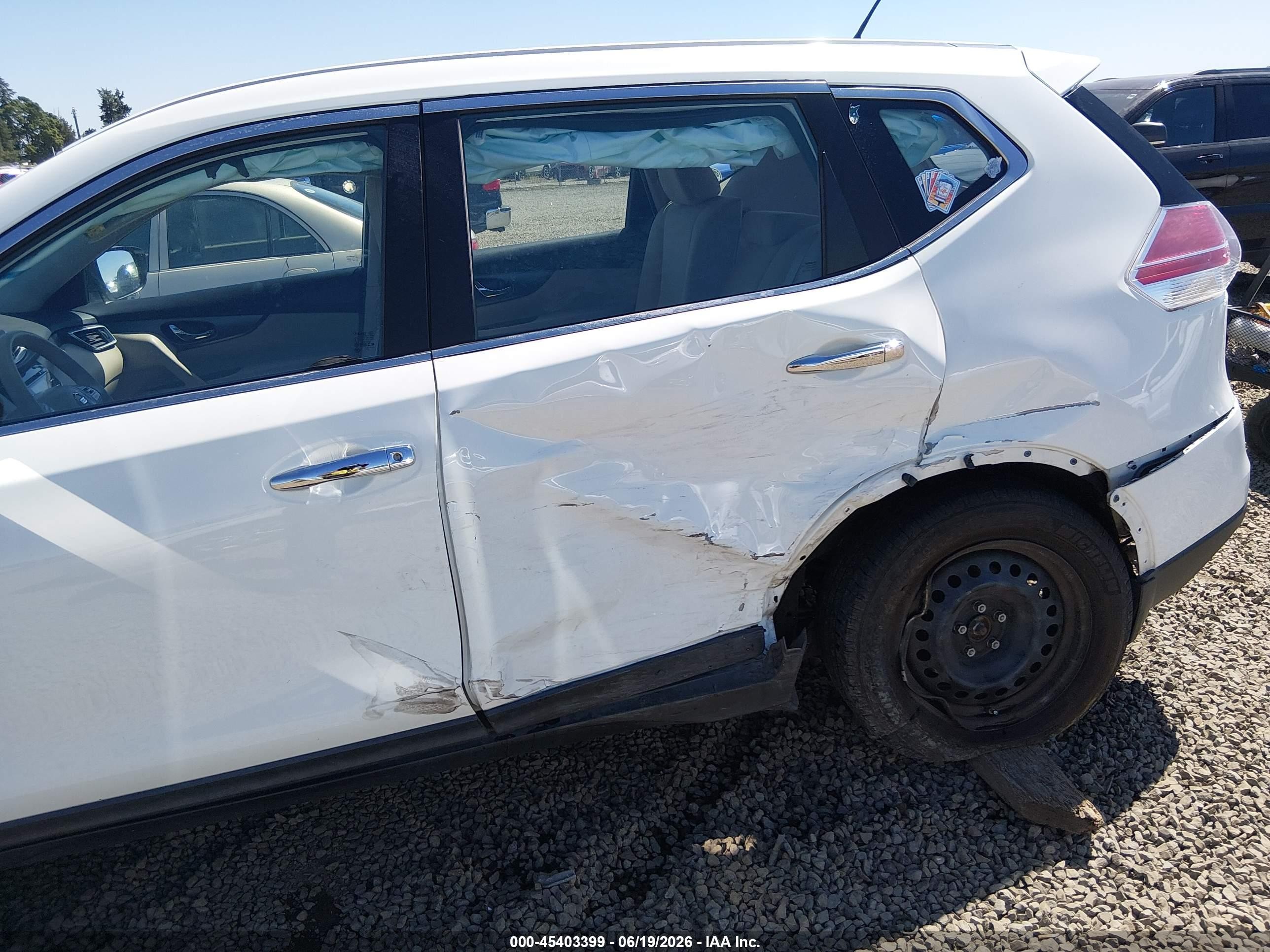 2015 Nissan Rogue S White vin: KNMAT2MV1FP581845