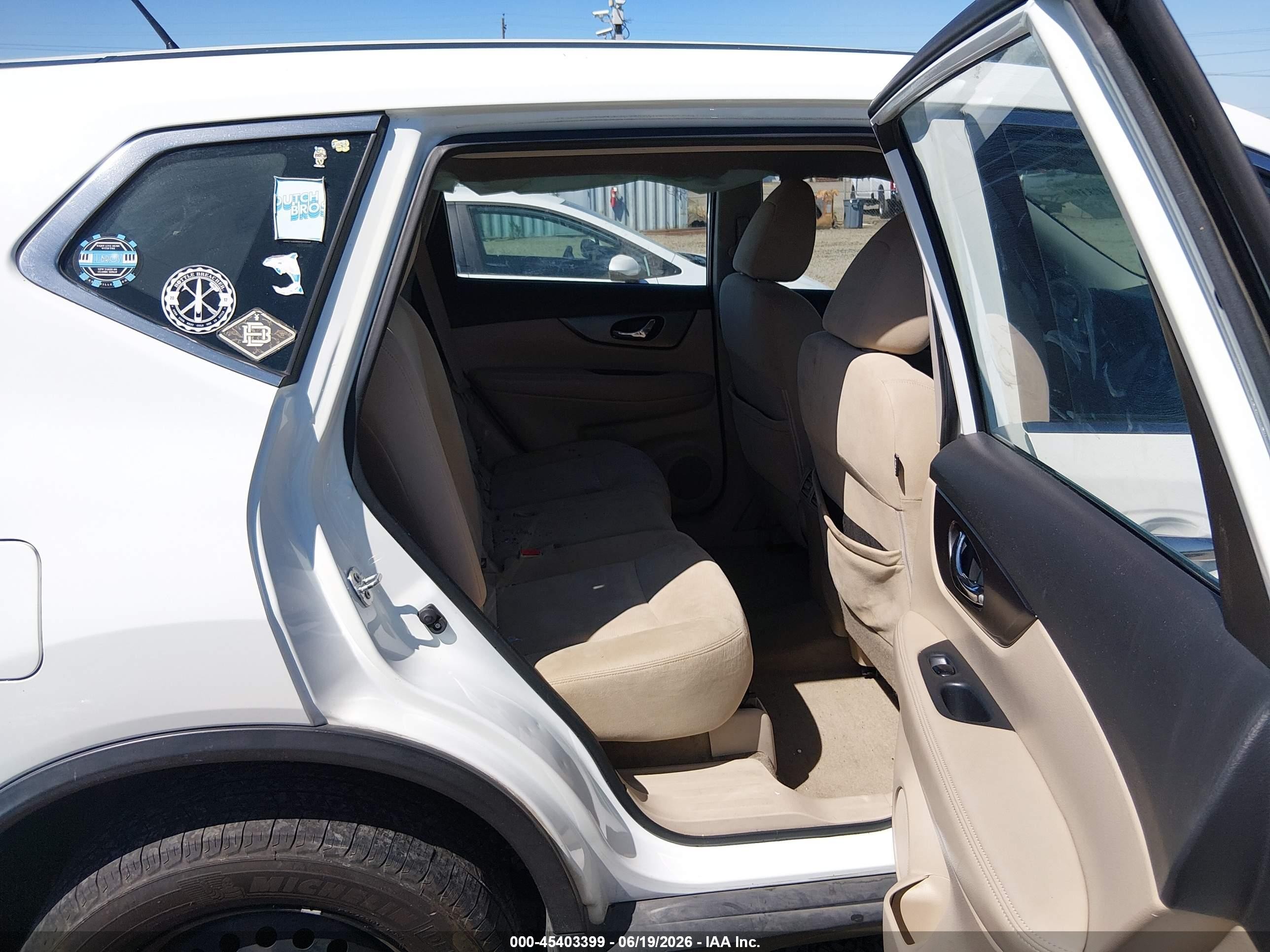 2015 Nissan Rogue S White vin: KNMAT2MV1FP581845