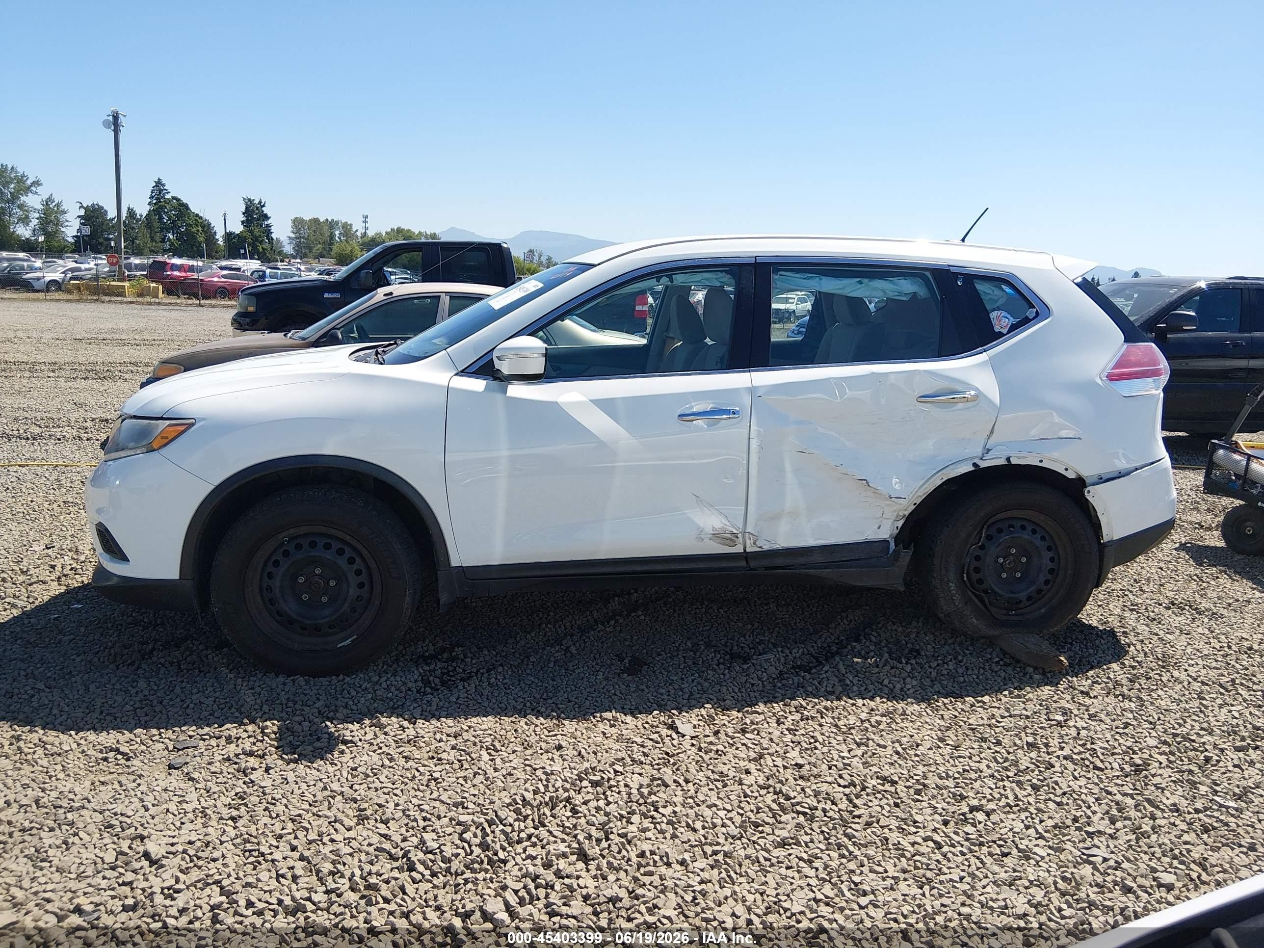 2015 Nissan Rogue S White vin: KNMAT2MV1FP581845