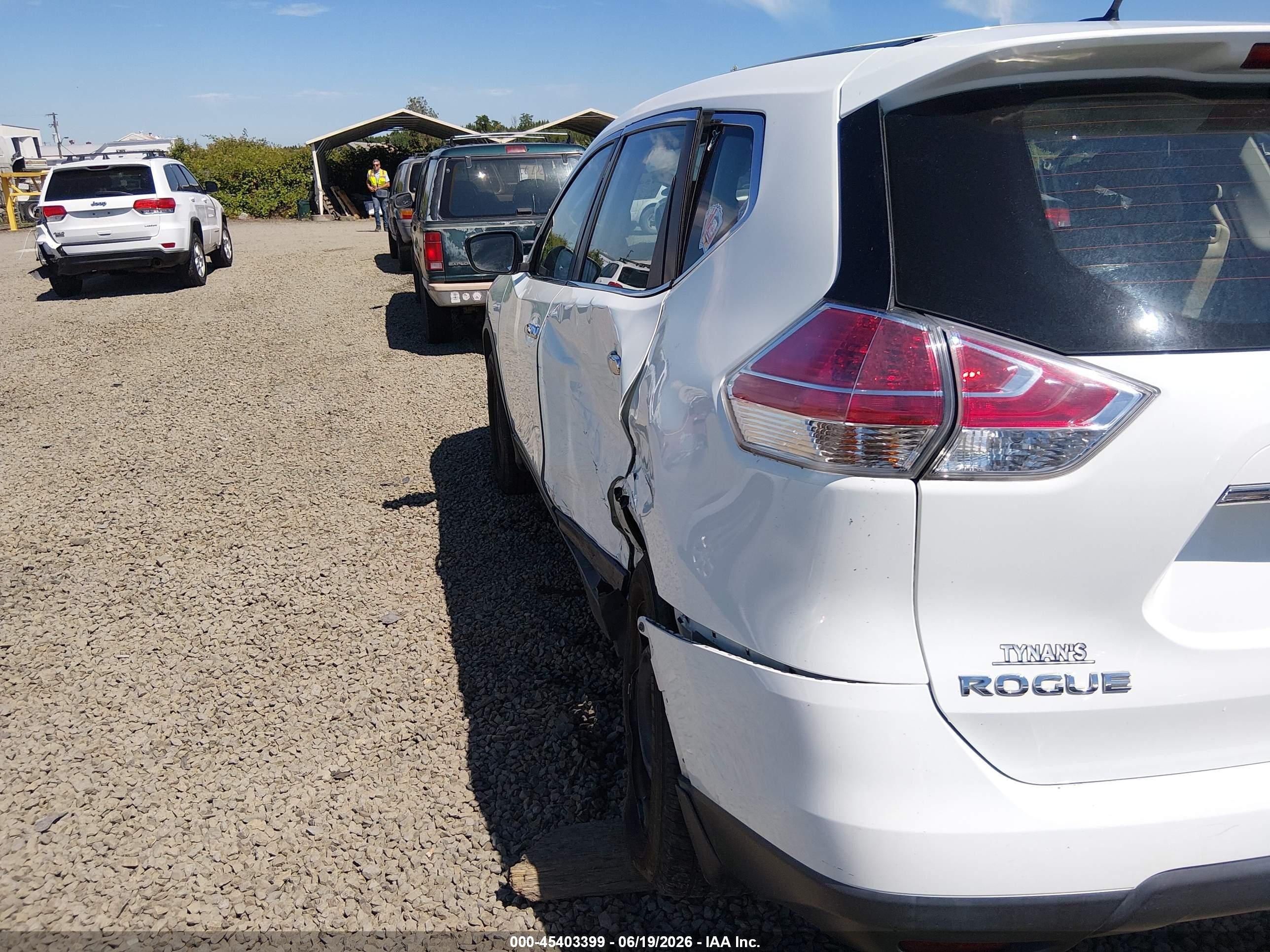2015 Nissan Rogue S White vin: KNMAT2MV1FP581845