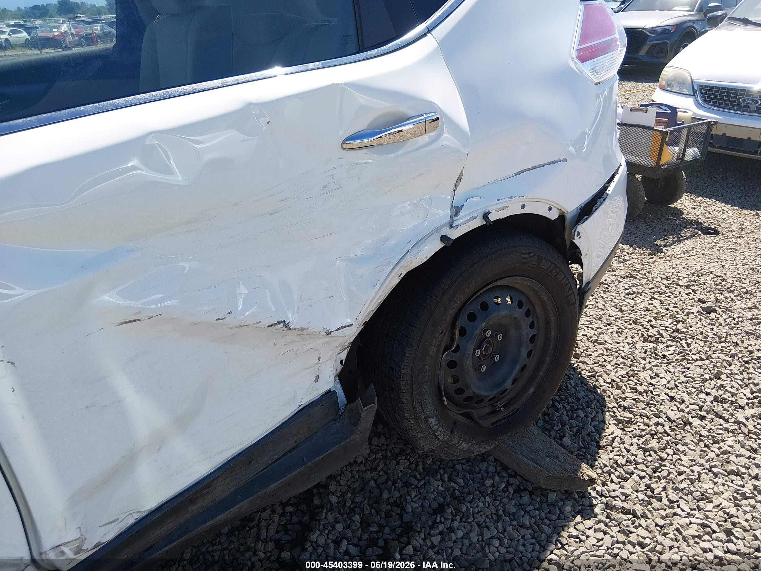 2015 Nissan Rogue S White vin: KNMAT2MV1FP581845