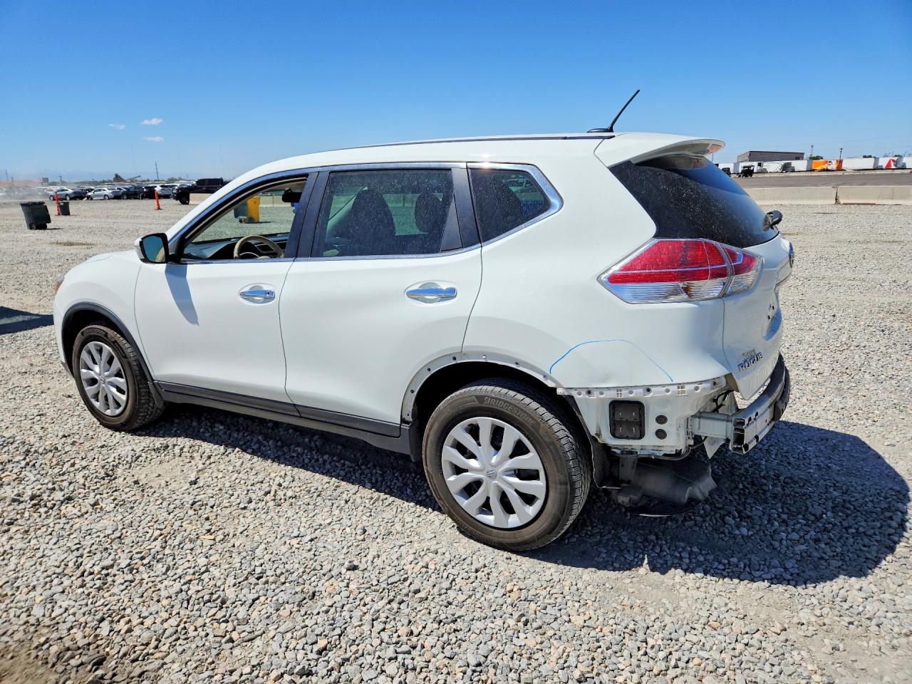 2015 Nissan Rogue S White vin: KNMAT2MV1FP582574