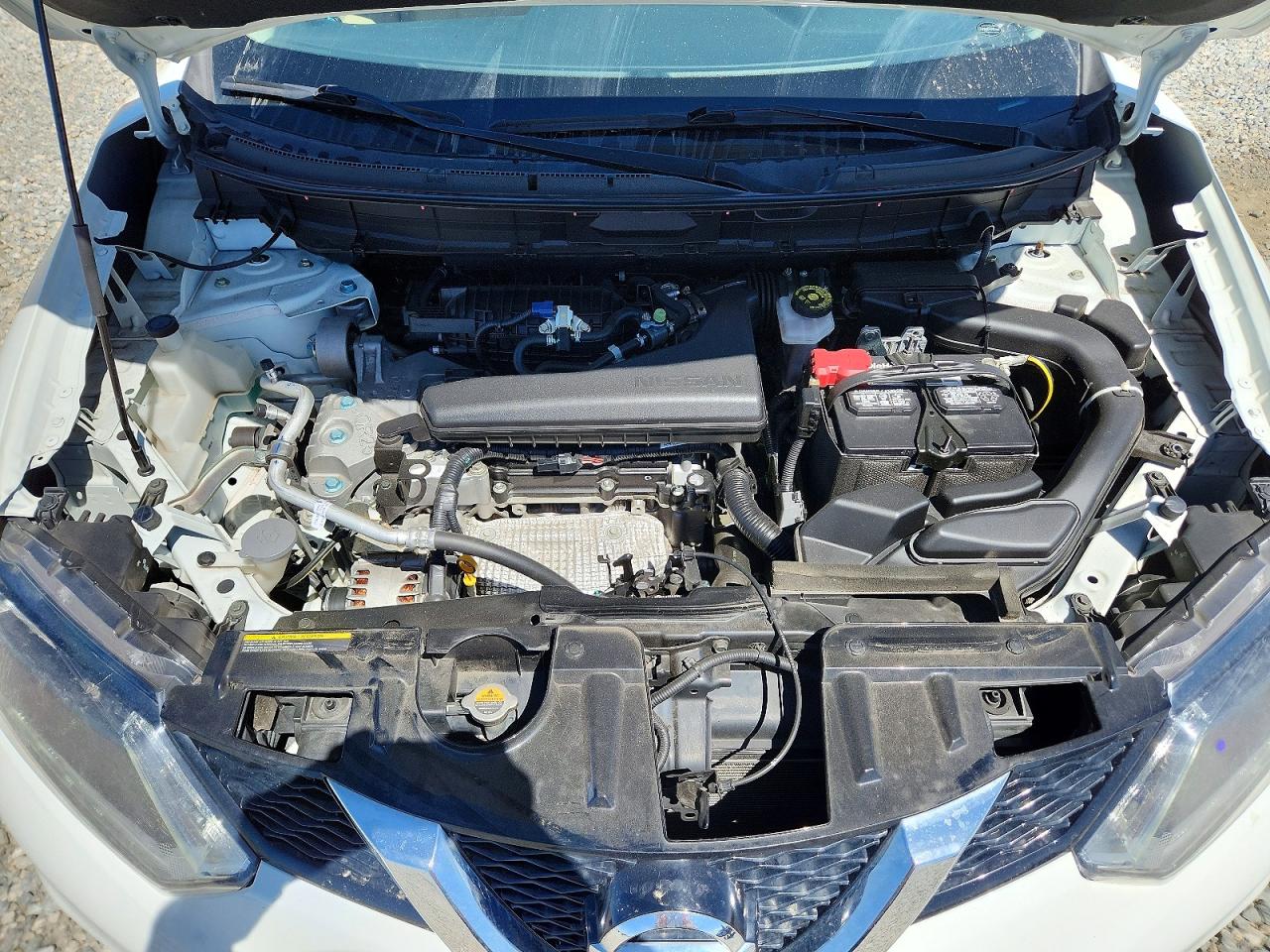2015 Nissan Rogue S White vin: KNMAT2MV1FP582574