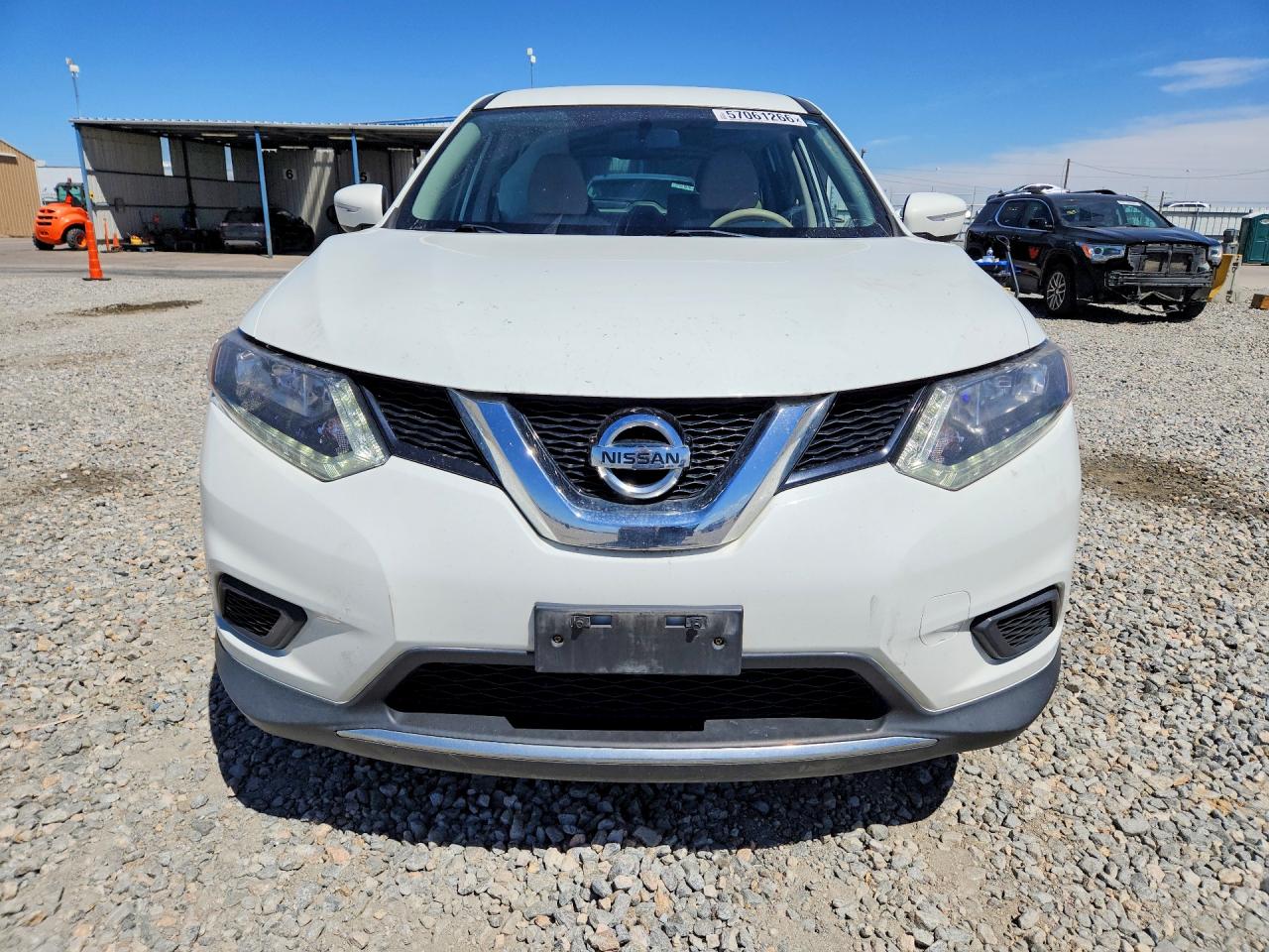 2015 Nissan Rogue S White vin: KNMAT2MV1FP582574