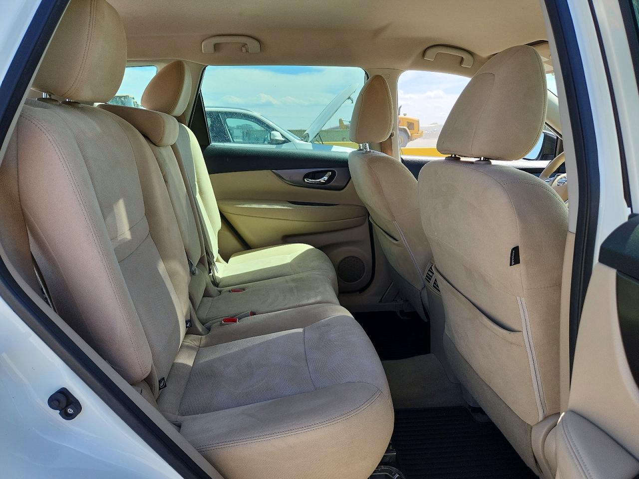 2015 Nissan Rogue S White vin: KNMAT2MV1FP582574