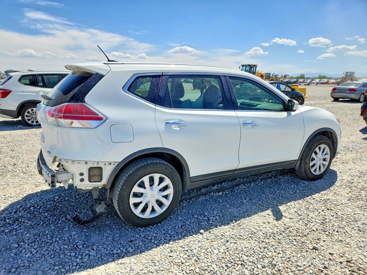 2015 Nissan Rogue S White vin: KNMAT2MV1FP582574
