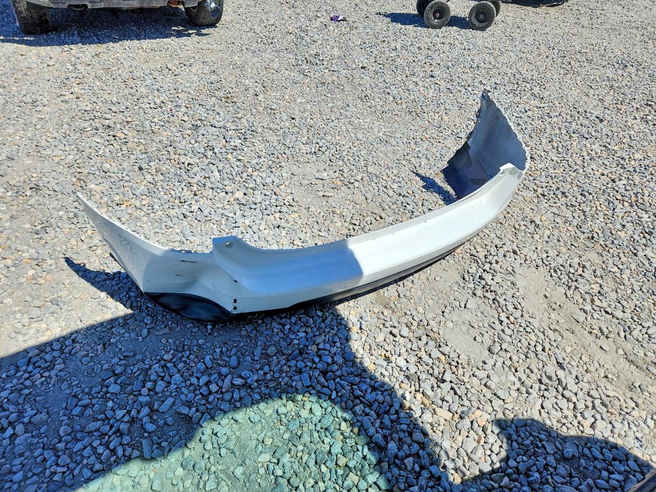 2015 Nissan Rogue S White vin: KNMAT2MV1FP582574