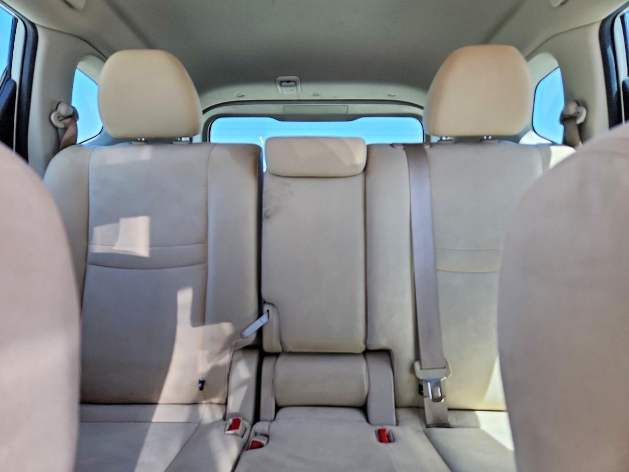 2015 Nissan Rogue S White vin: KNMAT2MV1FP582574