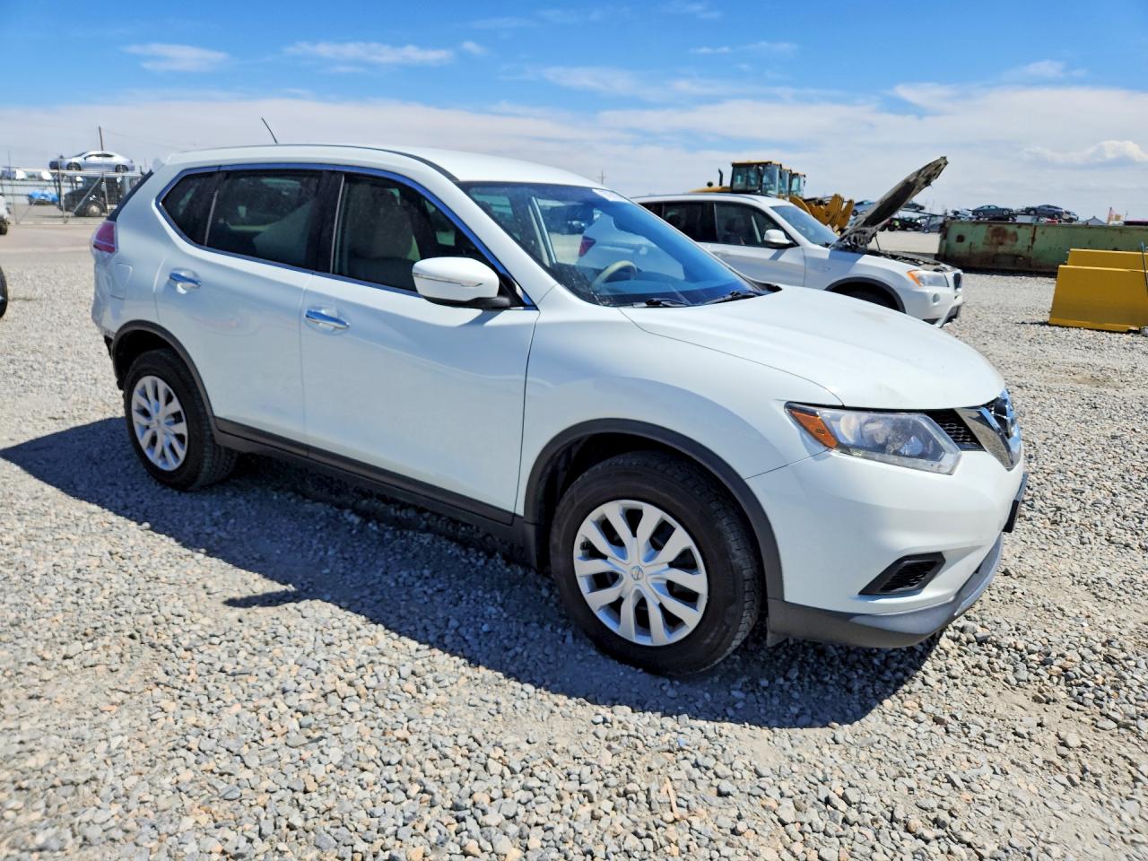 2015 Nissan Rogue S White vin: KNMAT2MV1FP582574