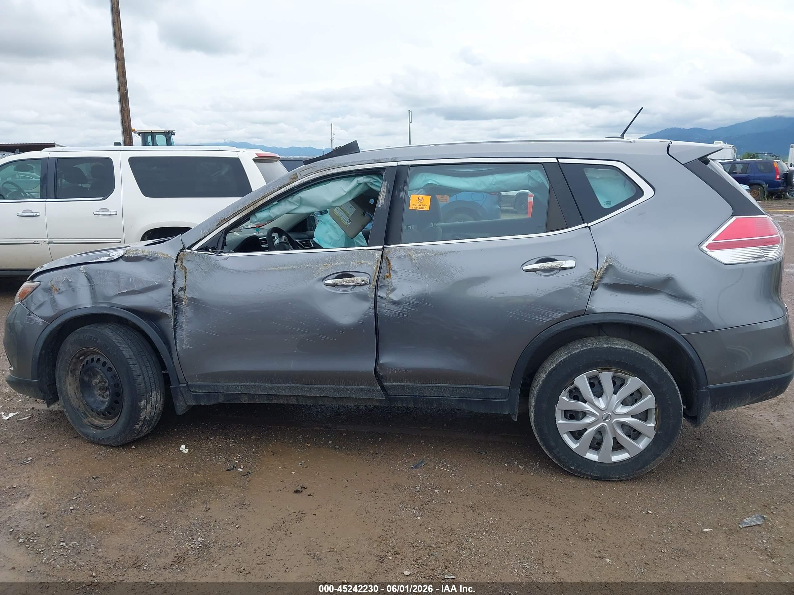 2015 Nissan Rogue S Blue vin: KNMAT2MV1FP585863