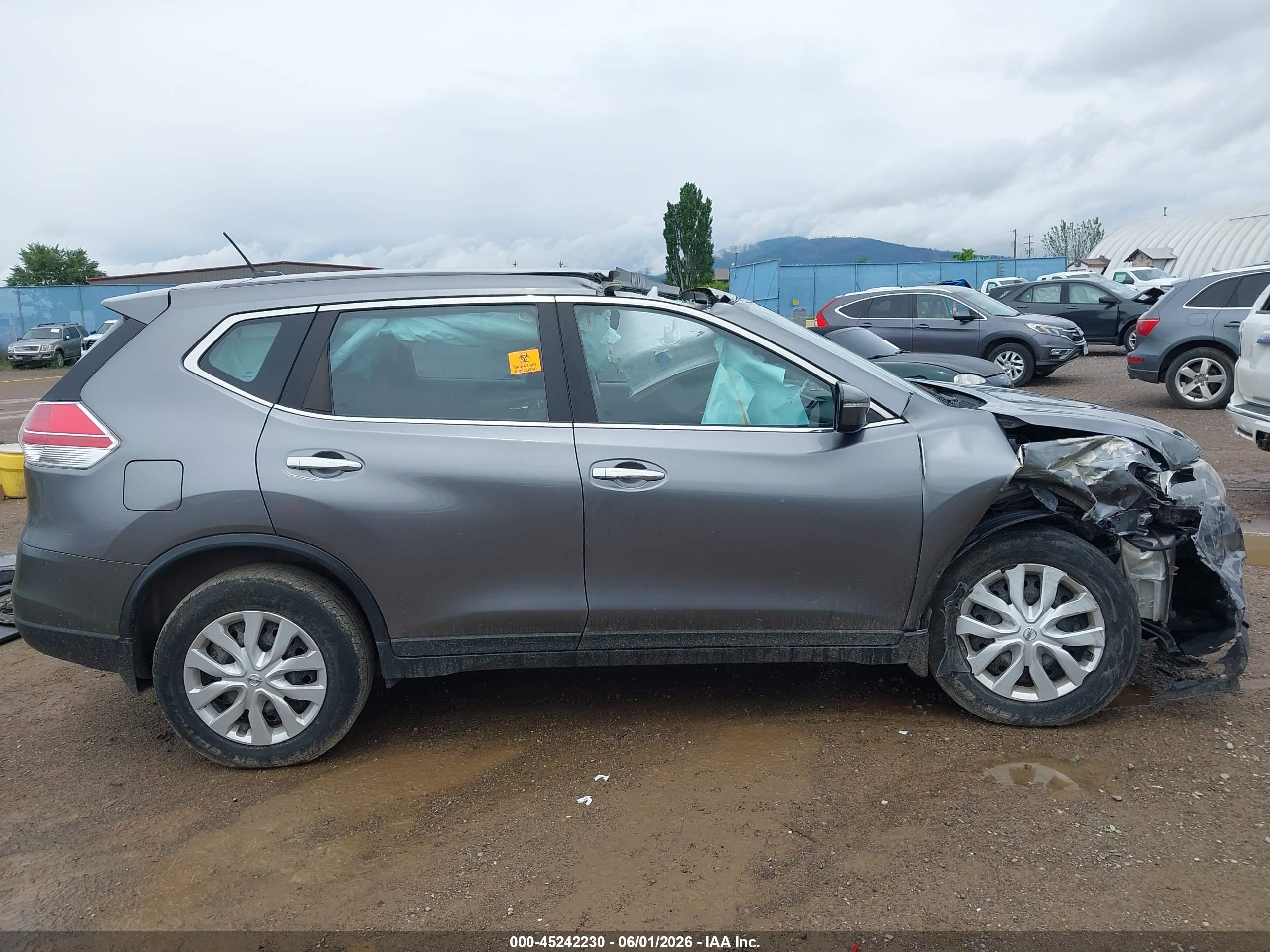2015 Nissan Rogue S Blue vin: KNMAT2MV1FP585863