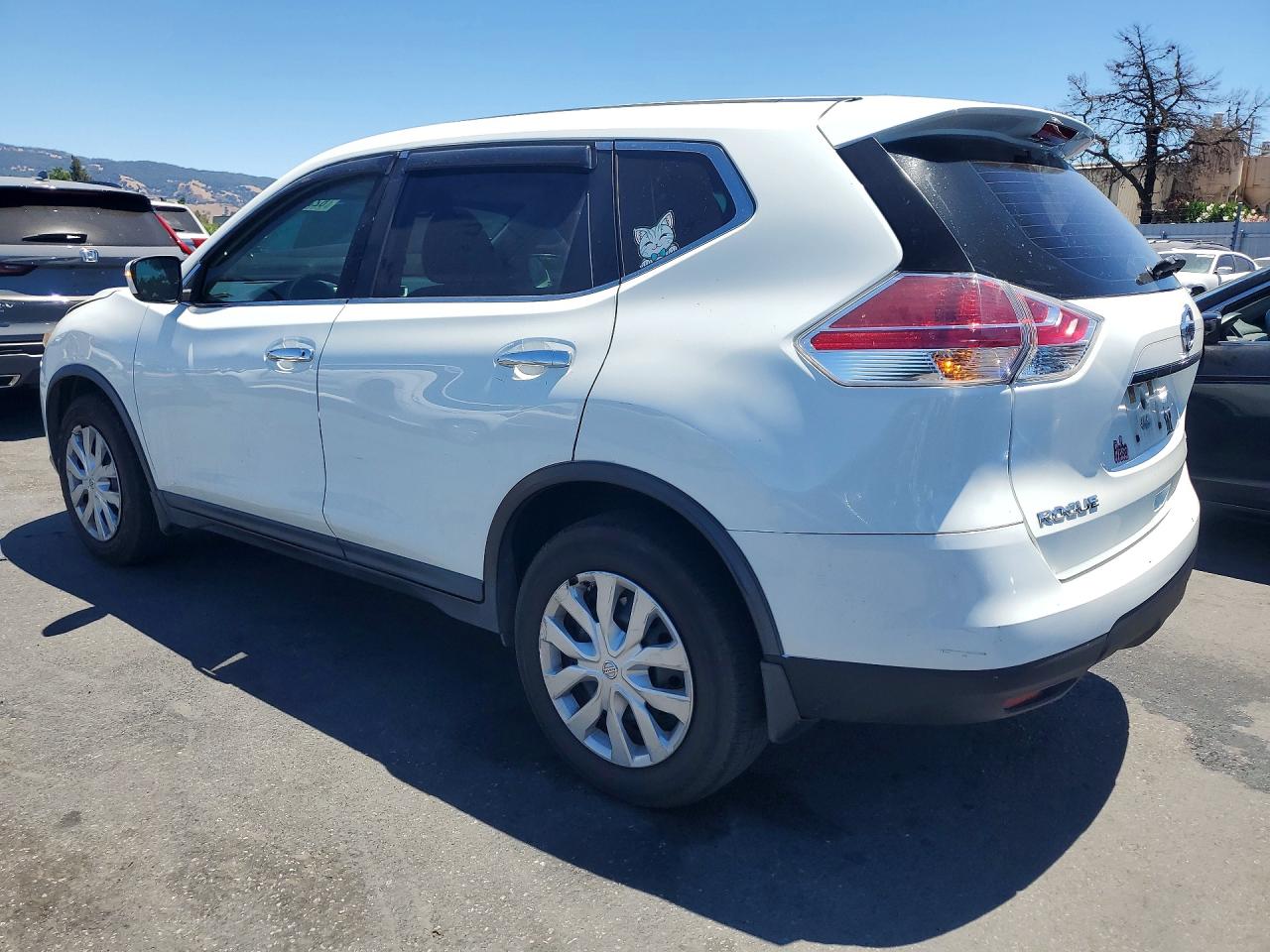 2015 Nissan Rogue S White vin: KNMAT2MV1FP589489
