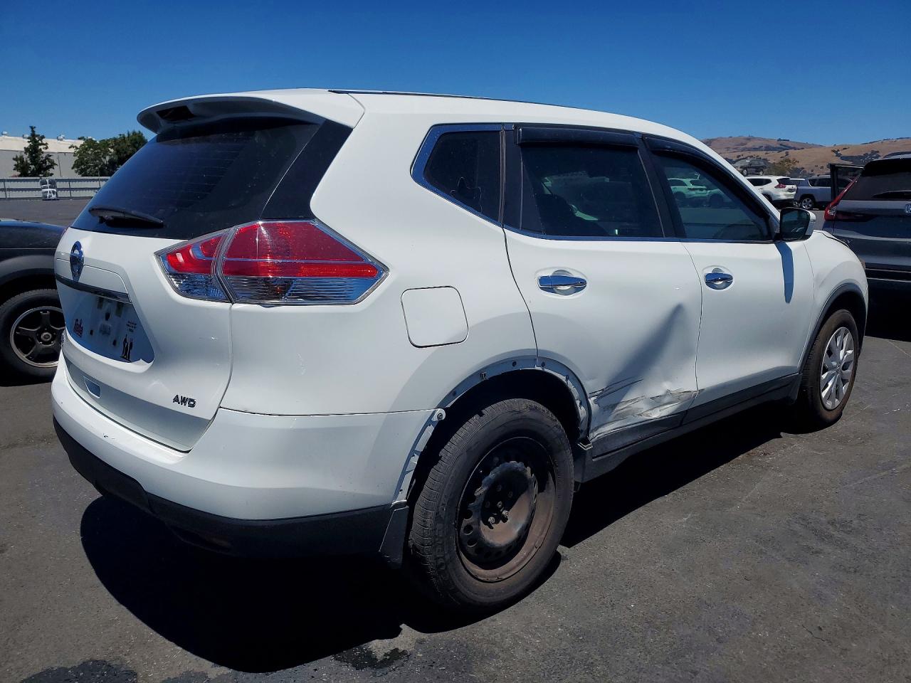 2015 Nissan Rogue S White vin: KNMAT2MV1FP589489