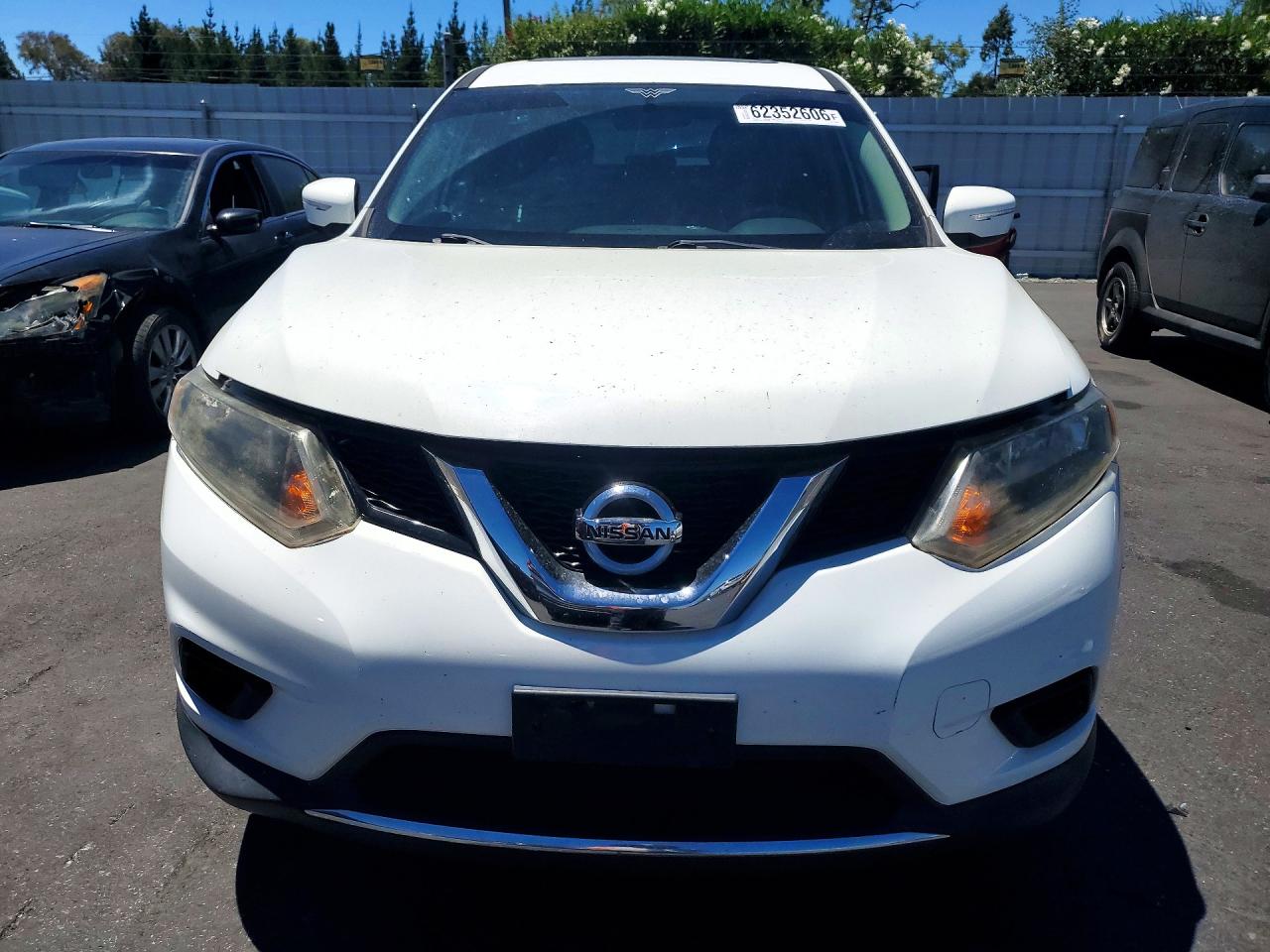 2015 Nissan Rogue S White vin: KNMAT2MV1FP589489