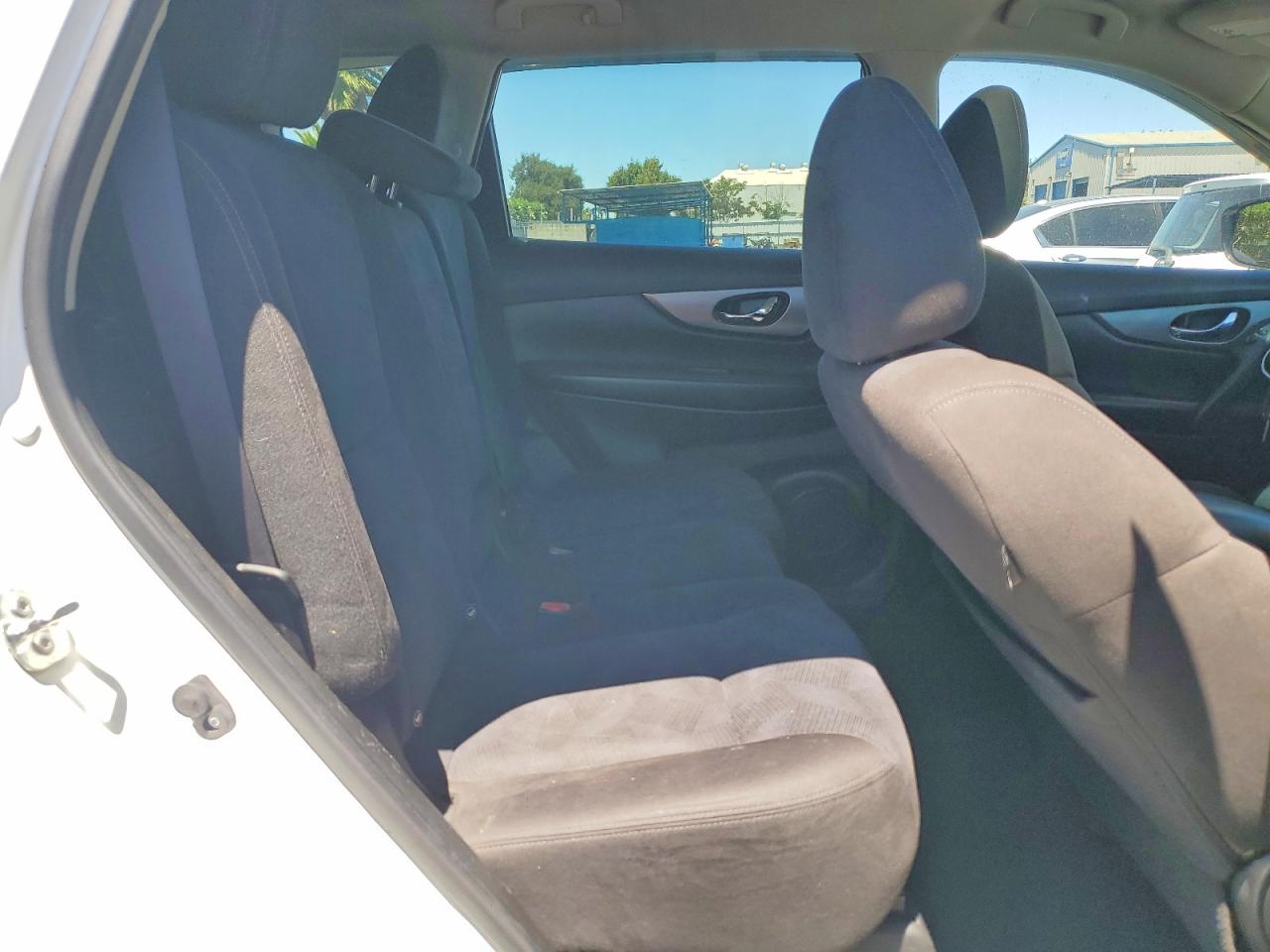 2015 Nissan Rogue S White vin: KNMAT2MV1FP589489