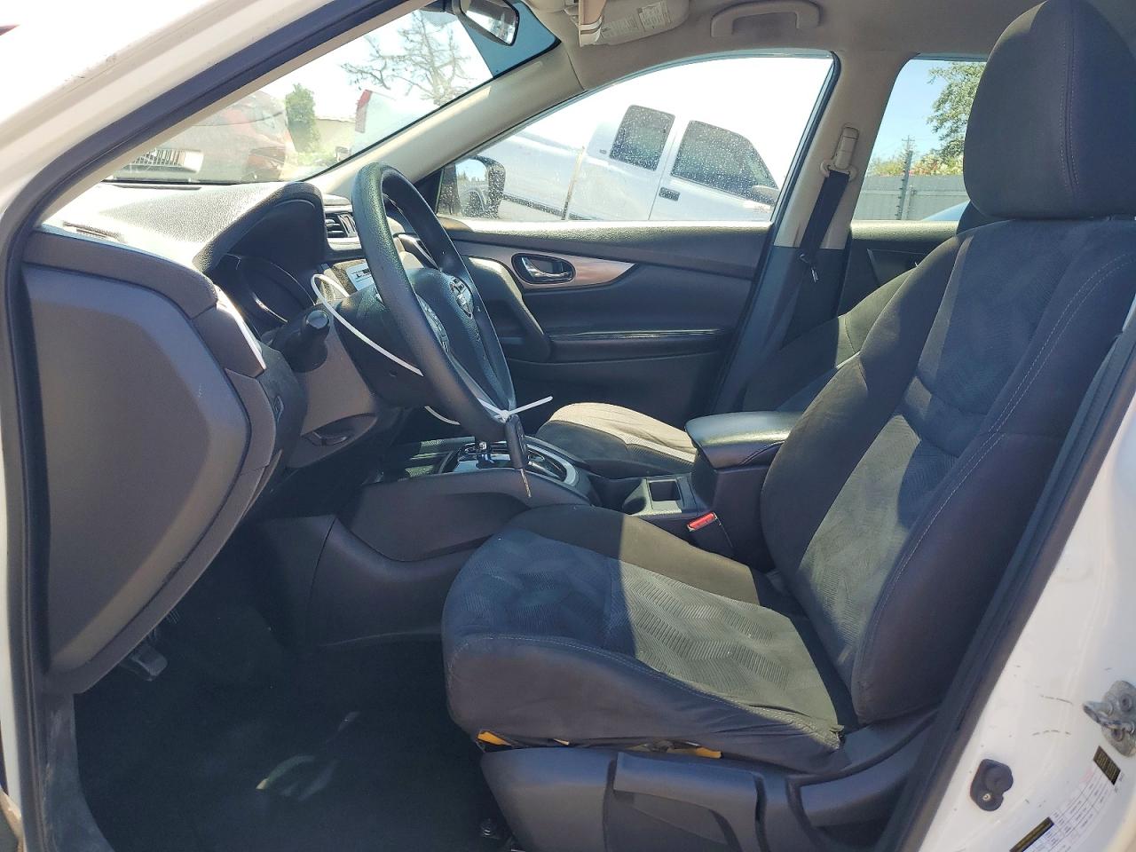 2015 Nissan Rogue S White vin: KNMAT2MV1FP589489