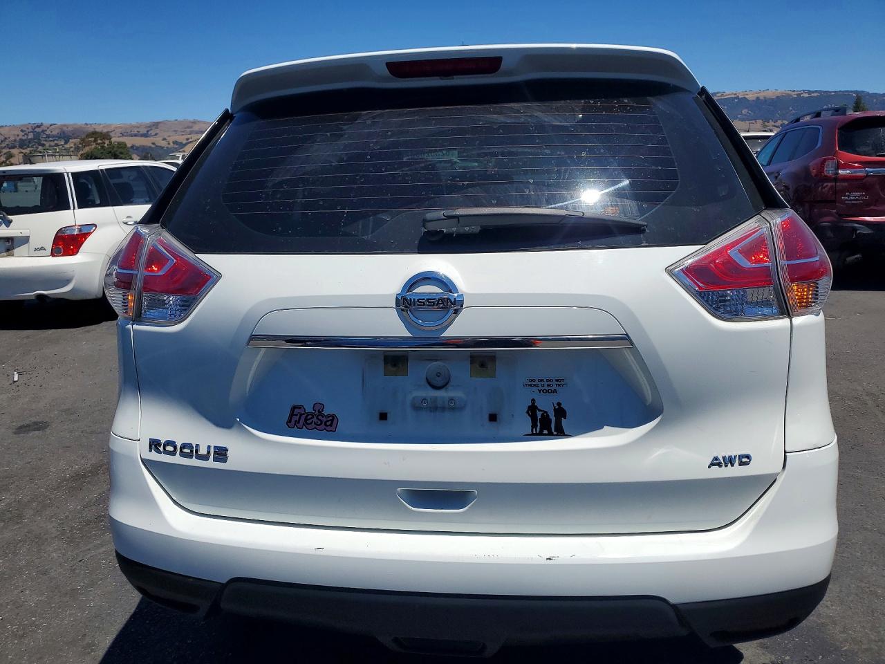2015 Nissan Rogue S White vin: KNMAT2MV1FP589489