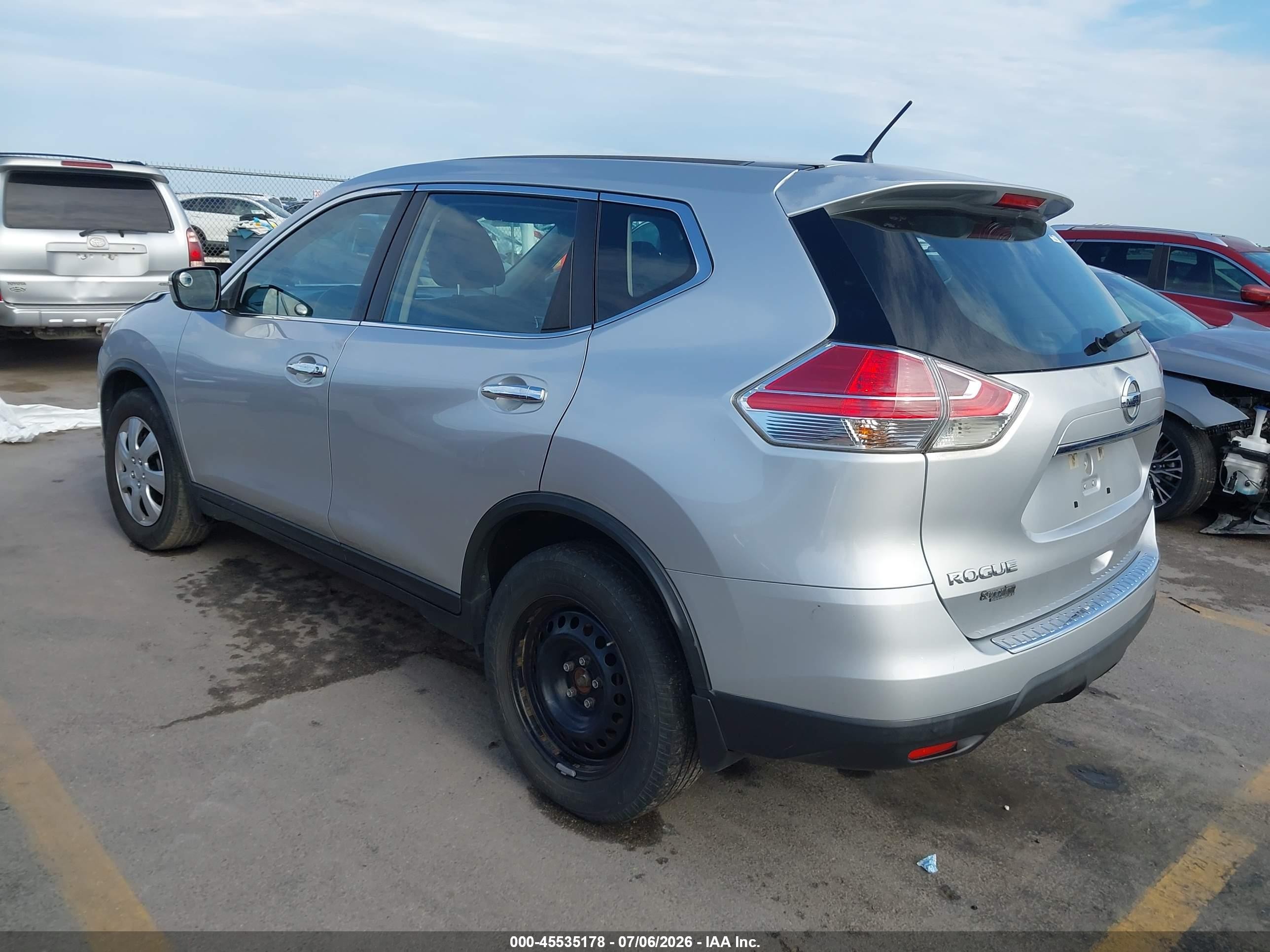 2015 Nissan Rogue S Silver vin: KNMAT2MV1FP591517