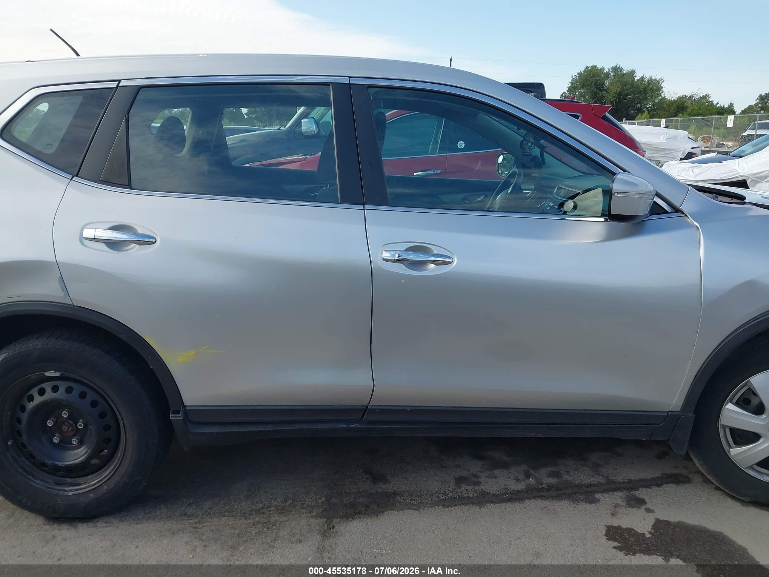 2015 Nissan Rogue S Silver vin: KNMAT2MV1FP591517