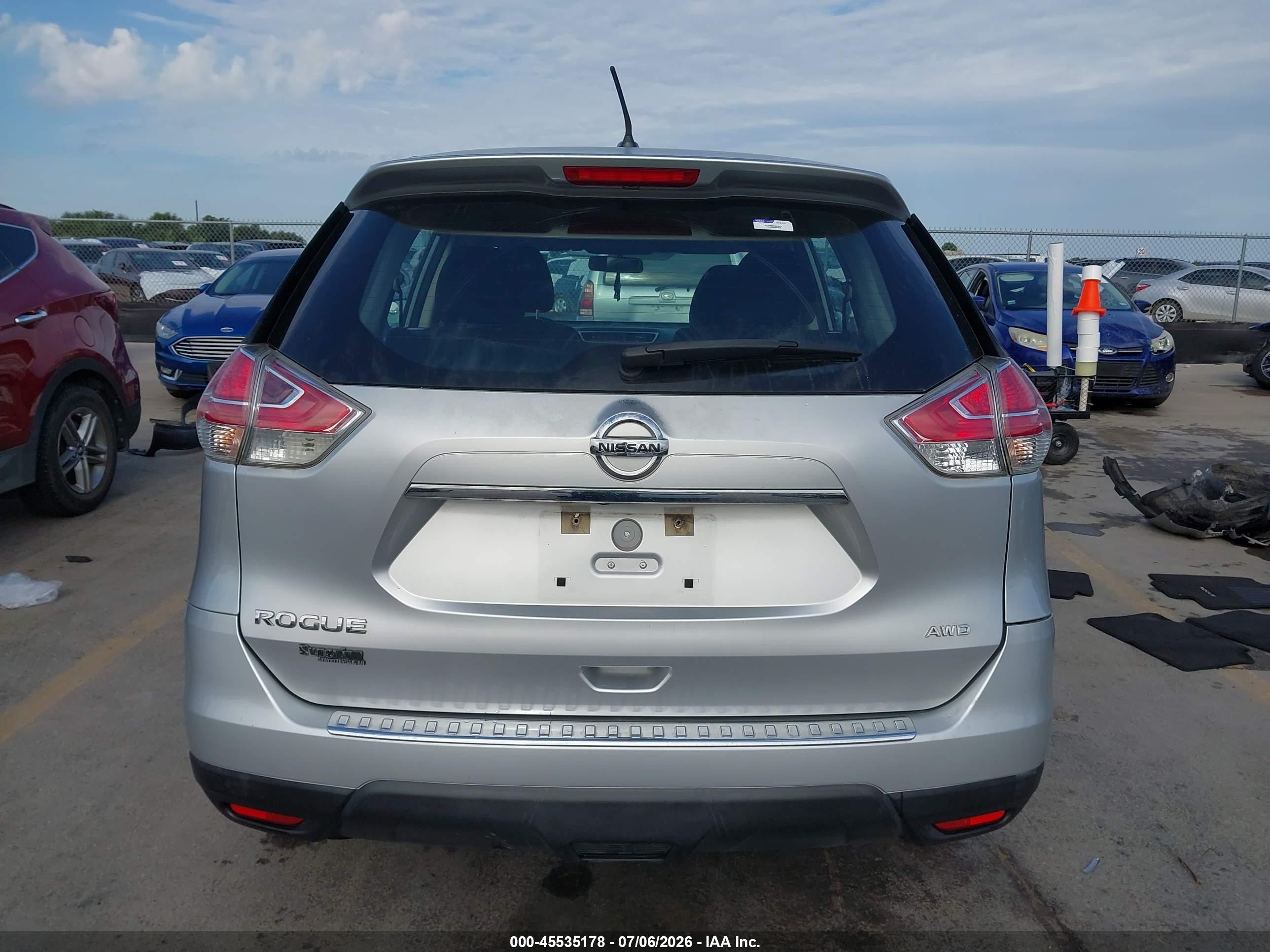 2015 Nissan Rogue S Silver vin: KNMAT2MV1FP591517
