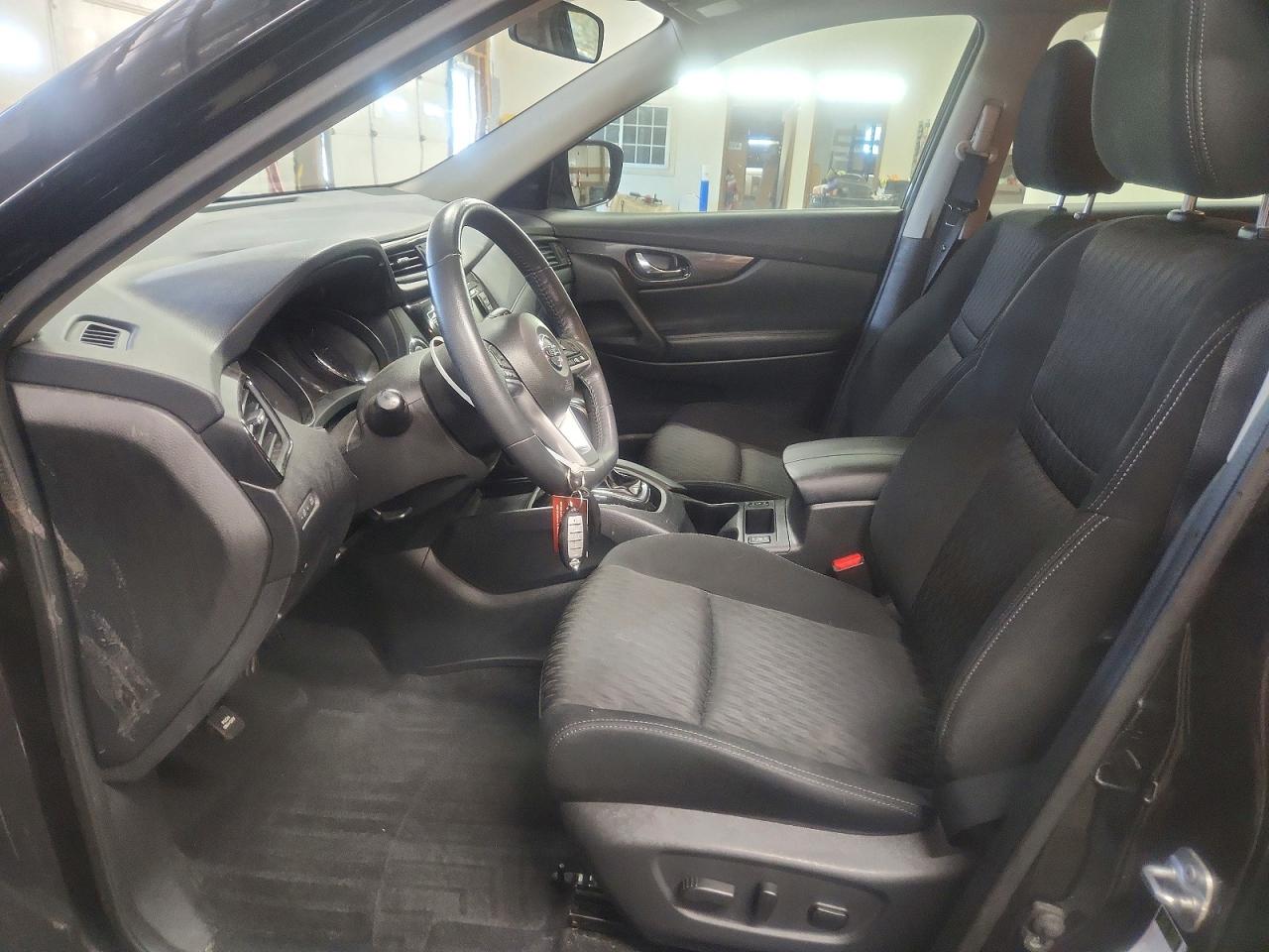 2017 Nissan Rogue Sv Черный vin: KNMAT2MV1HP533992
