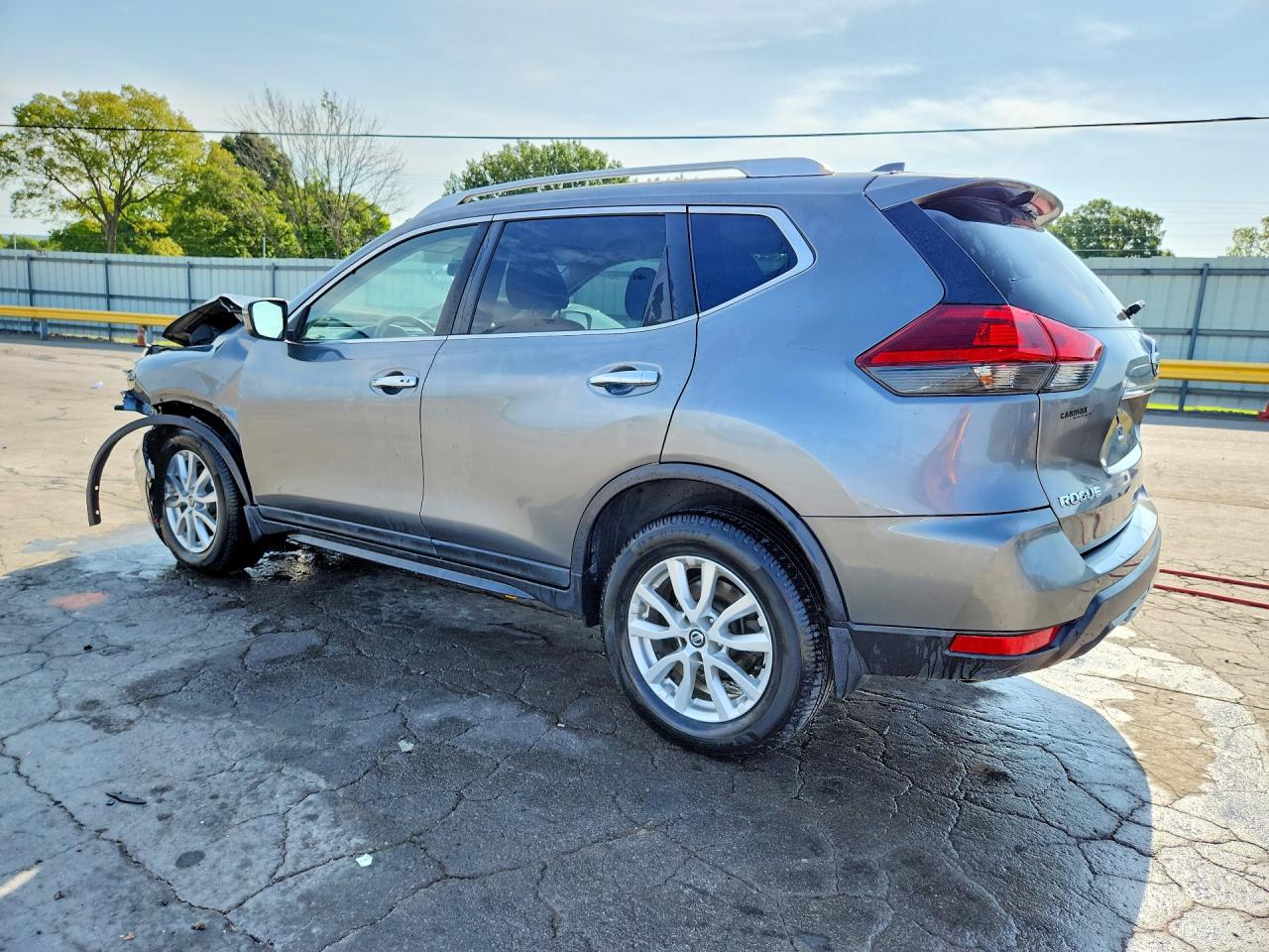 2018 Nissan Rogue Sv Gray vin: KNMAT2MV1JP603321