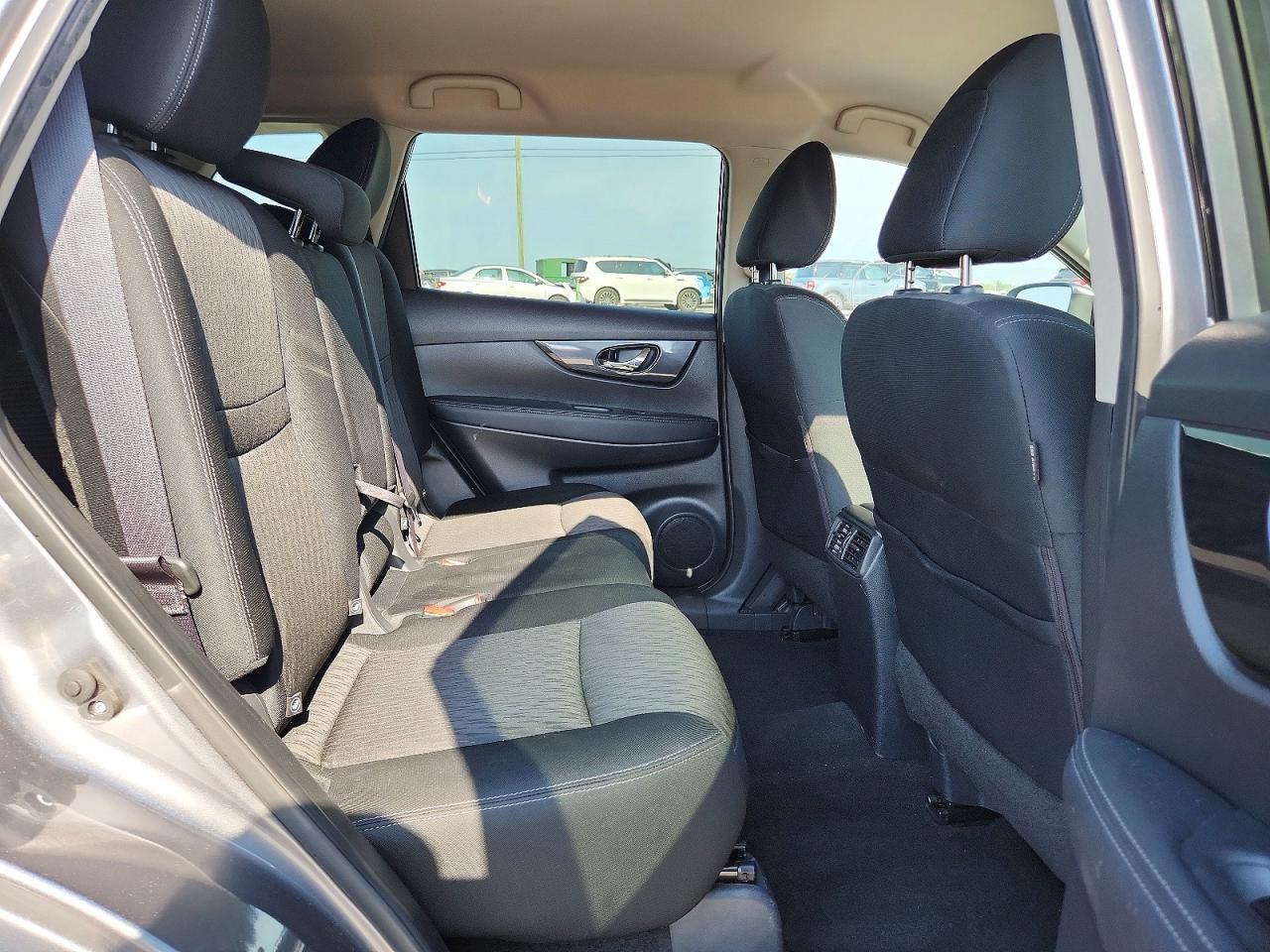 2018 Nissan Rogue Sv Gray vin: KNMAT2MV1JP603321