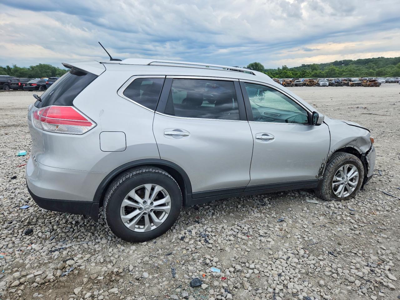 2015 Nissan Rogue Sv Silver vin: KNMAT2MV2FP502943