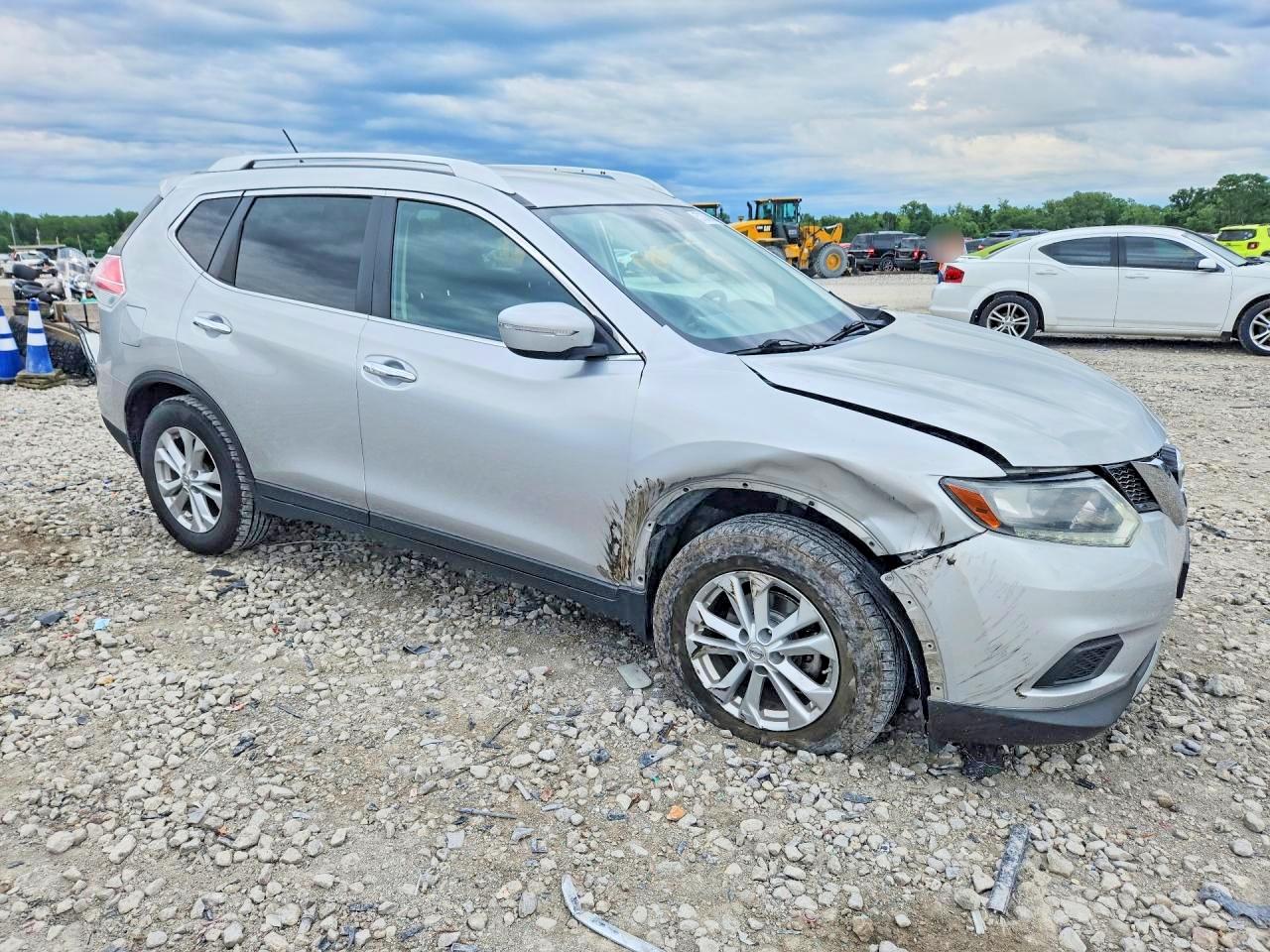 2015 Nissan Rogue Sv Silver vin: KNMAT2MV2FP502943