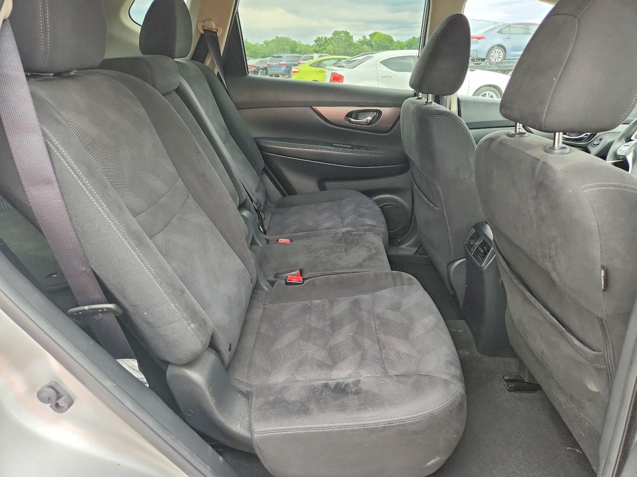 2015 Nissan Rogue Sv Silver vin: KNMAT2MV2FP502943