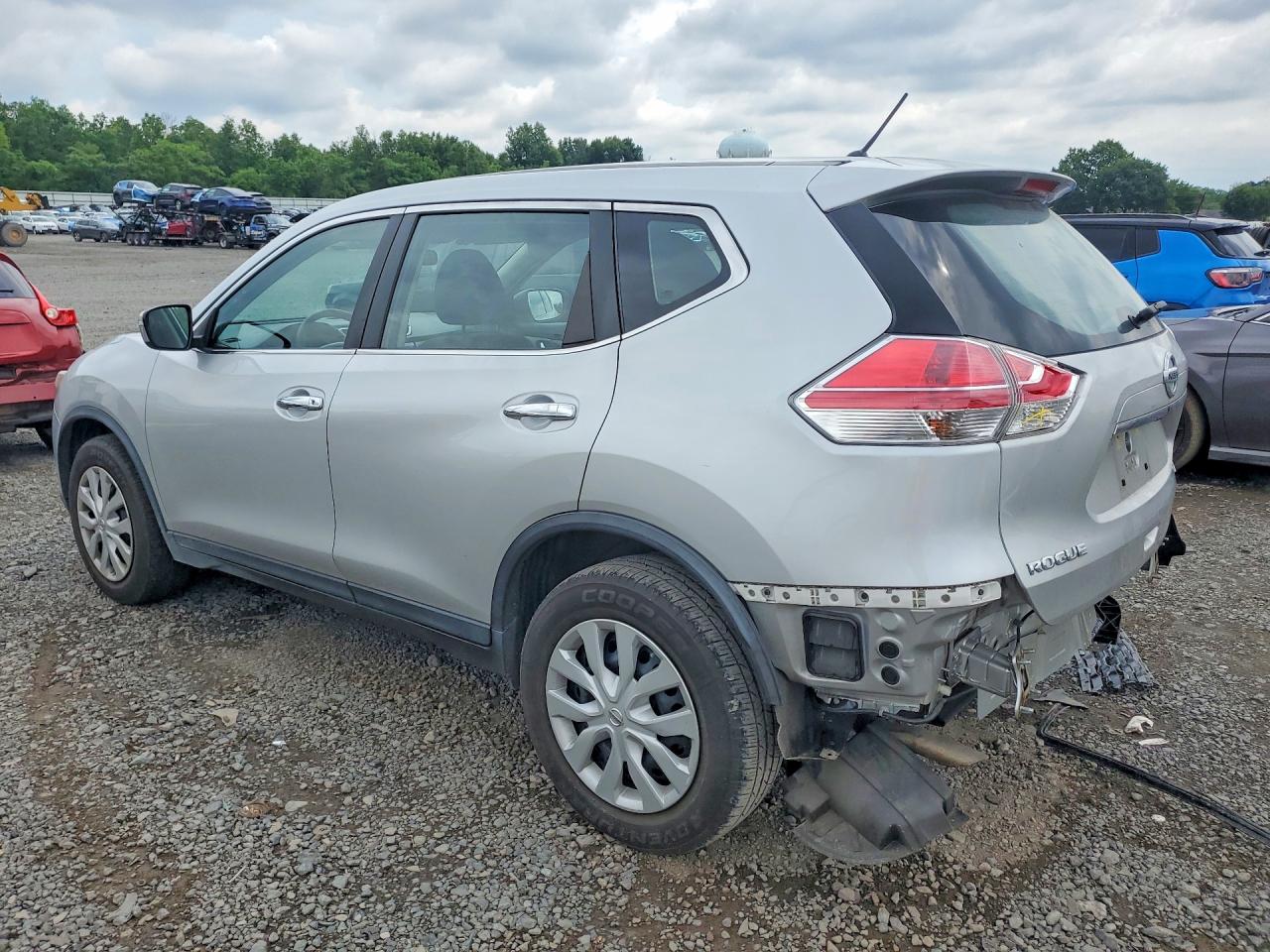 2015 Nissan Rogue S Silver vin: KNMAT2MV2FP504045