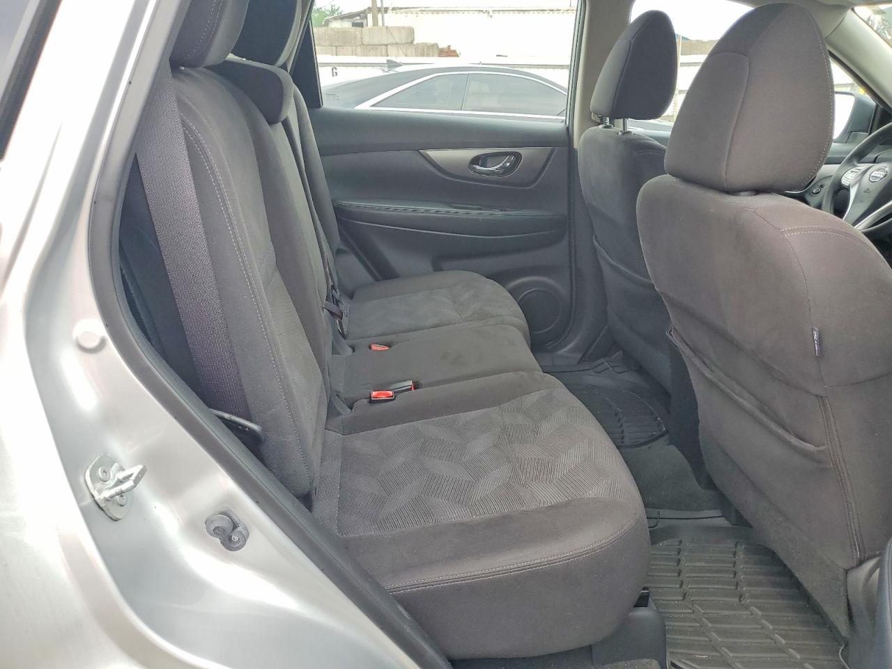 2015 Nissan Rogue S Silver vin: KNMAT2MV2FP504045