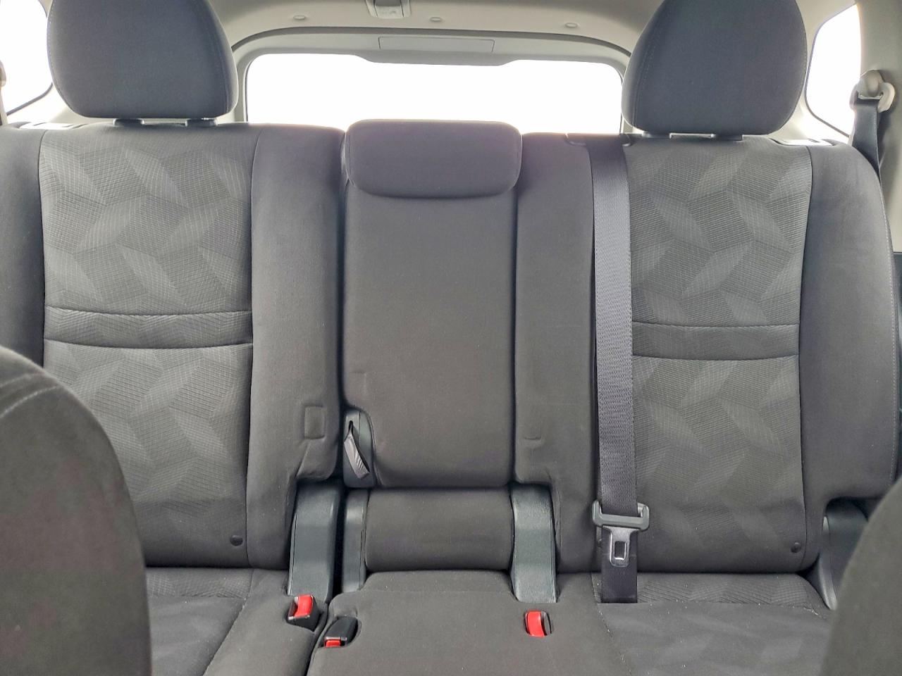 2015 Nissan Rogue S Silver vin: KNMAT2MV2FP504045