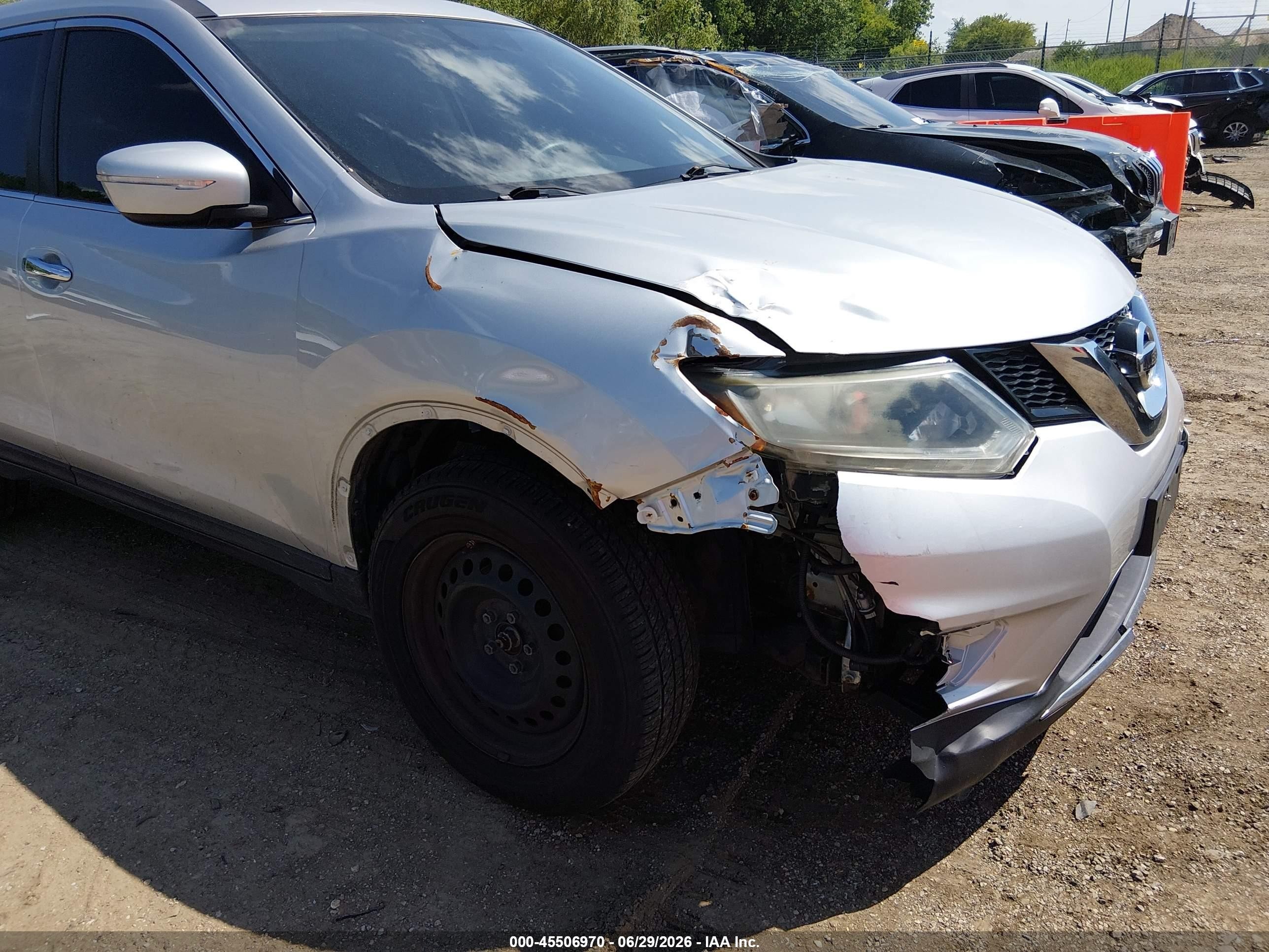 2015 Nissan Rogue S Silver vin: KNMAT2MV2FP531133
