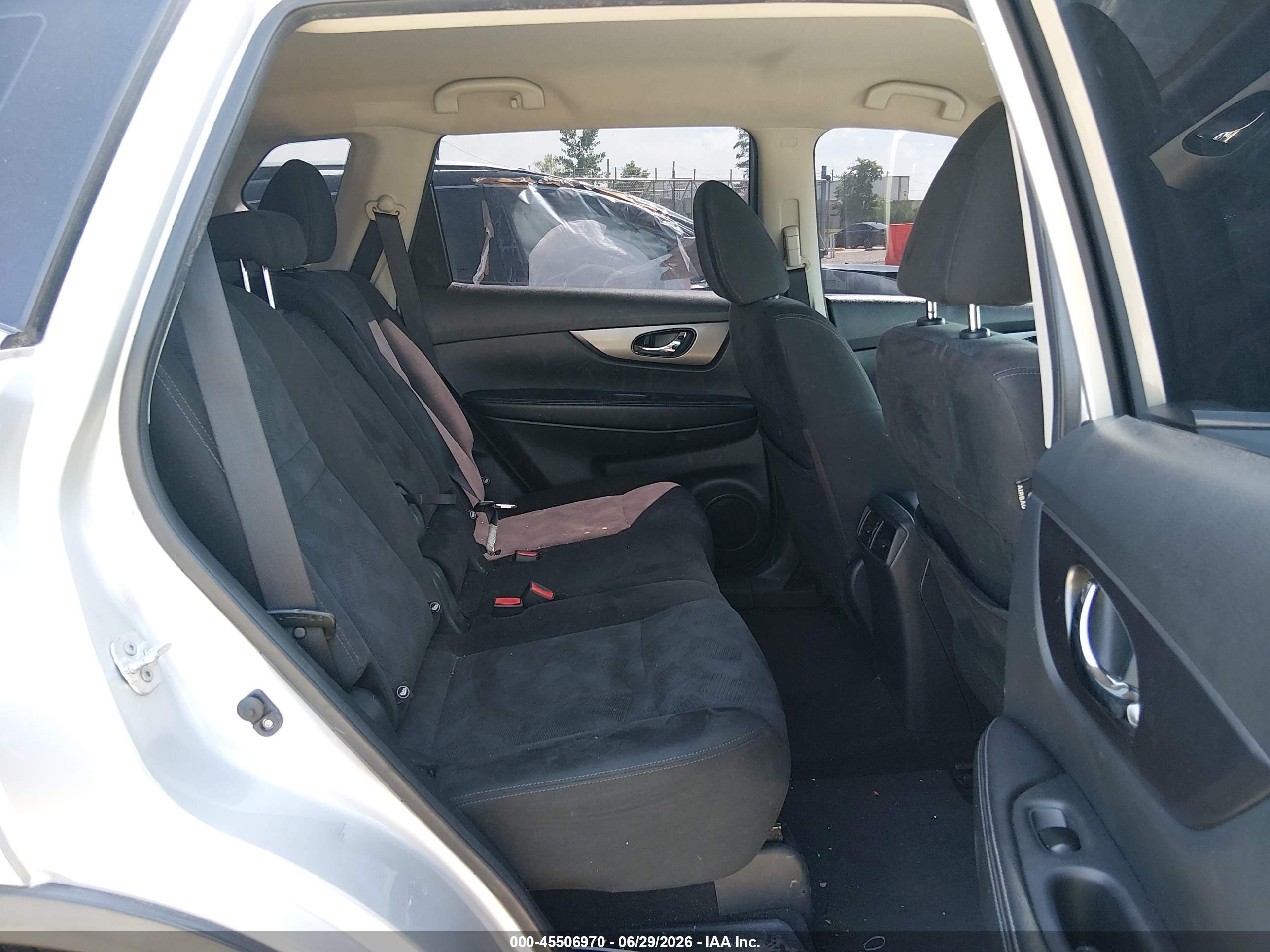 2015 Nissan Rogue S Silver vin: KNMAT2MV2FP531133