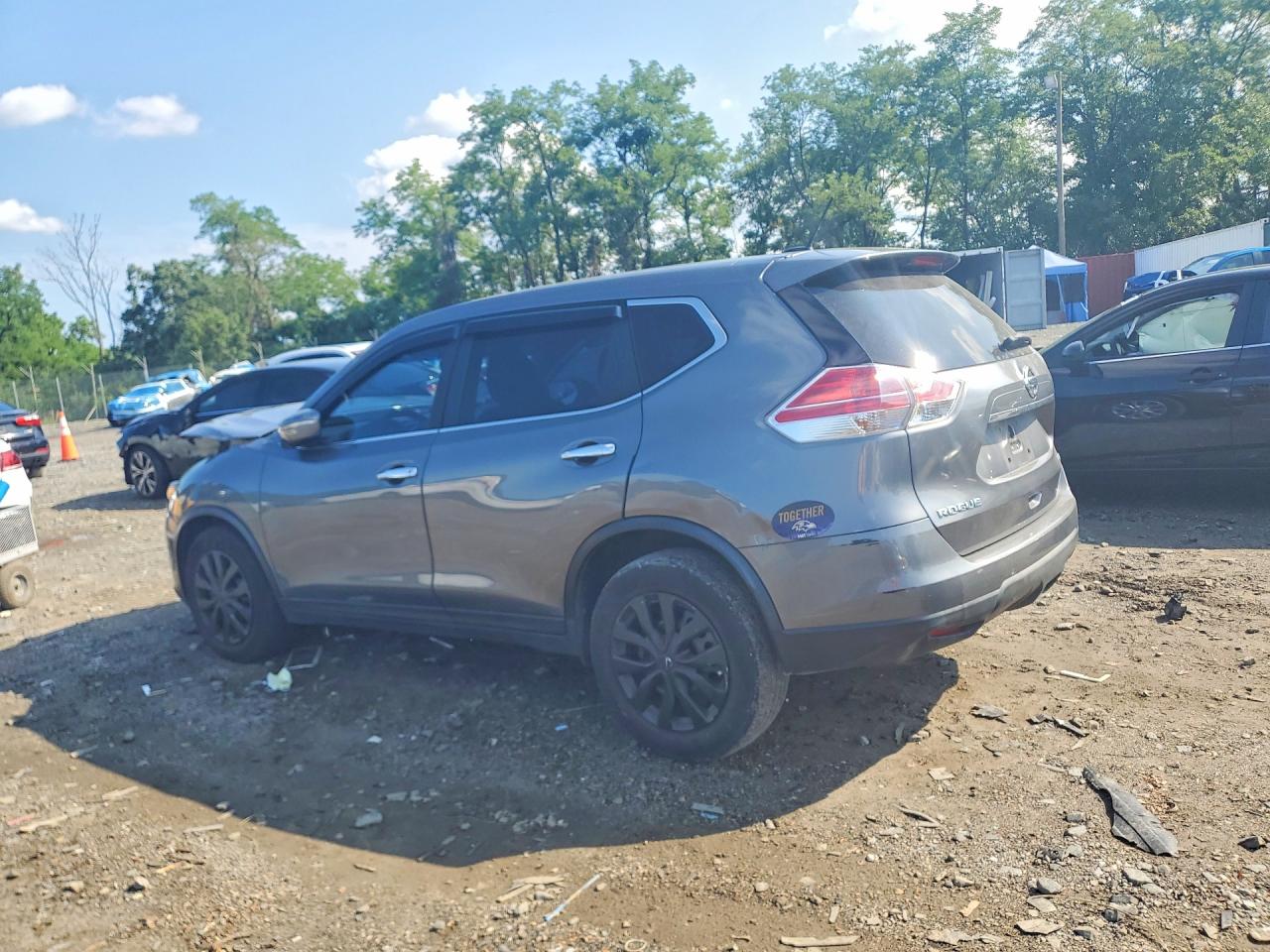 2015 Nissan Rogue S Серый vin: KNMAT2MV2FP547252