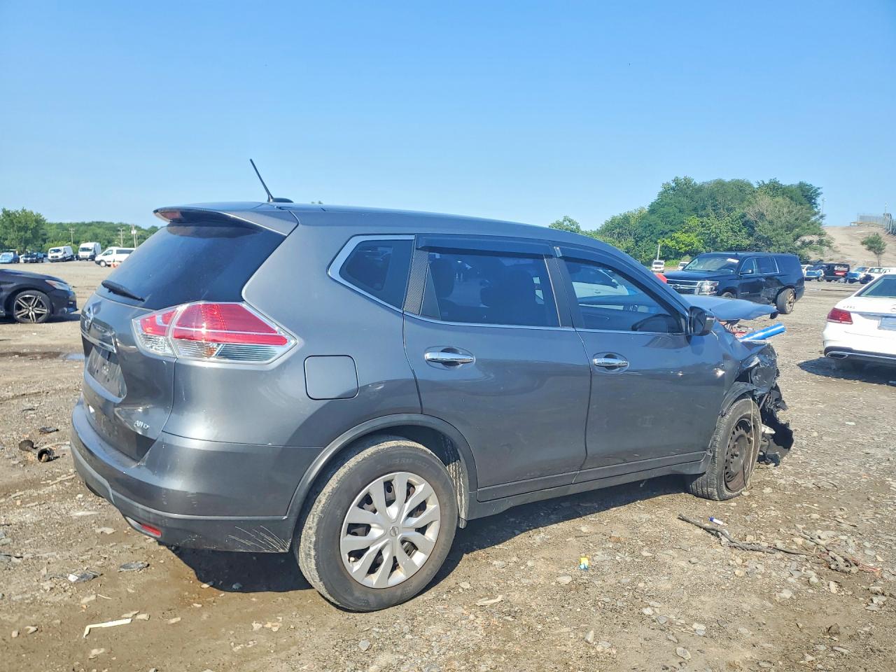 2015 Nissan Rogue S Серый vin: KNMAT2MV2FP547252
