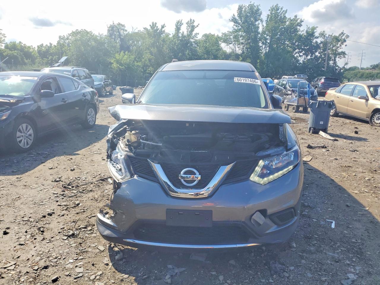 2015 Nissan Rogue S Серый vin: KNMAT2MV2FP547252